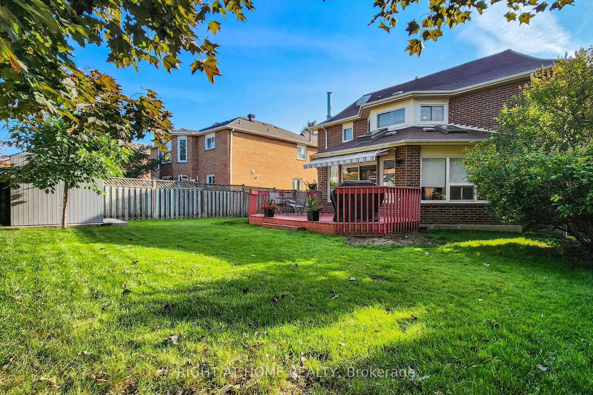 8 Lockridge Avenue