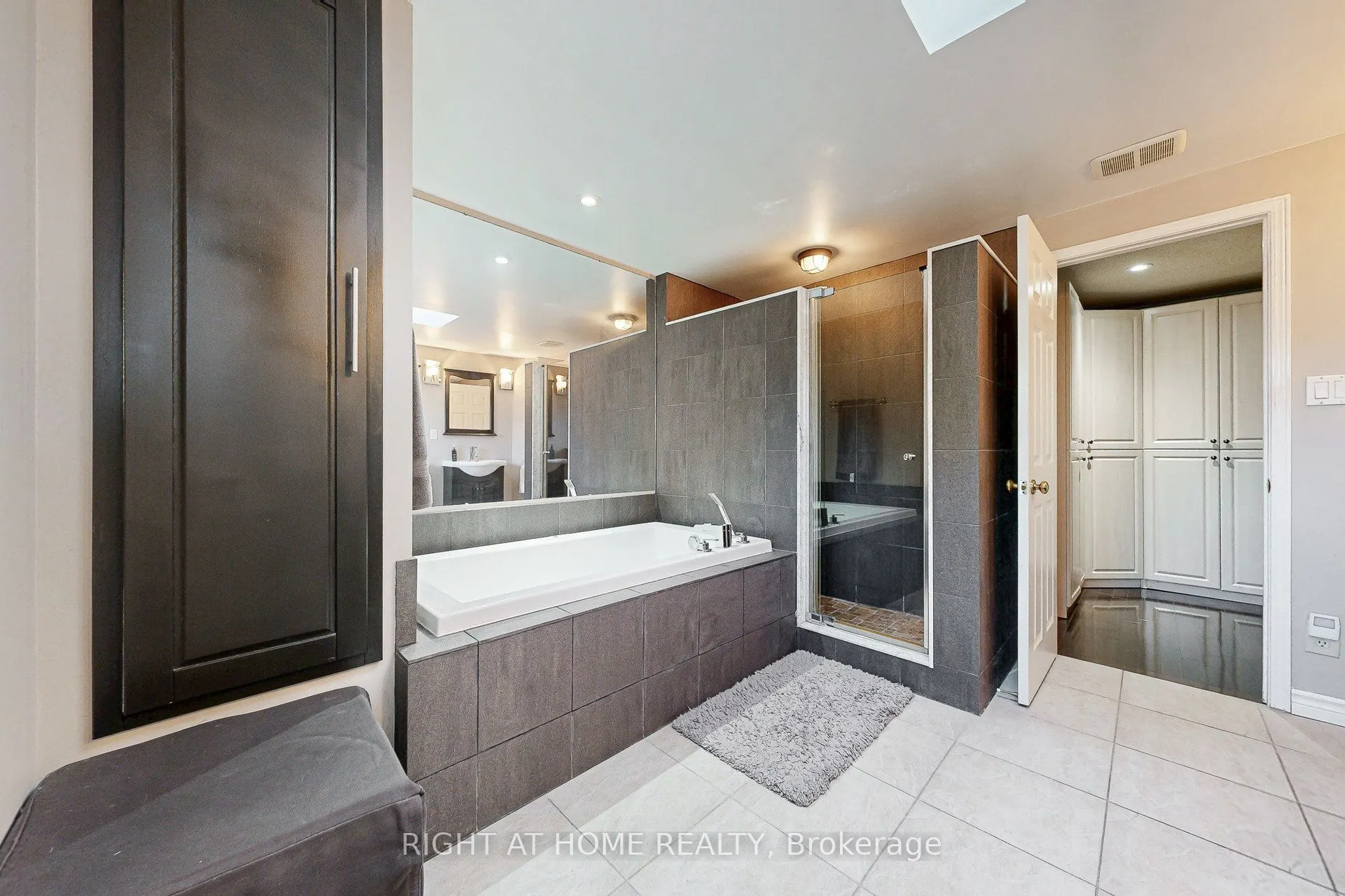 8 Lockridge Avenue