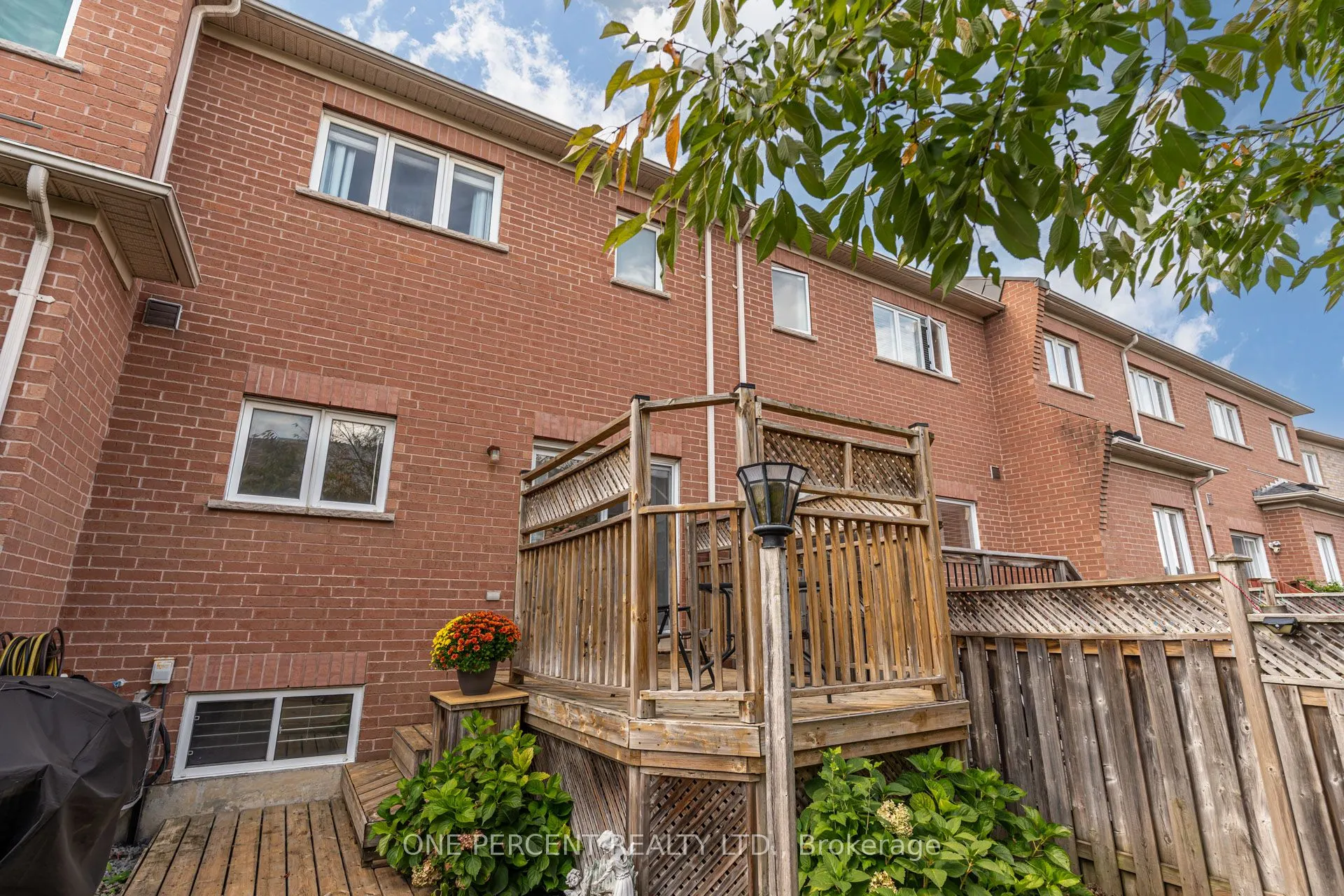 64 Lander Crescent