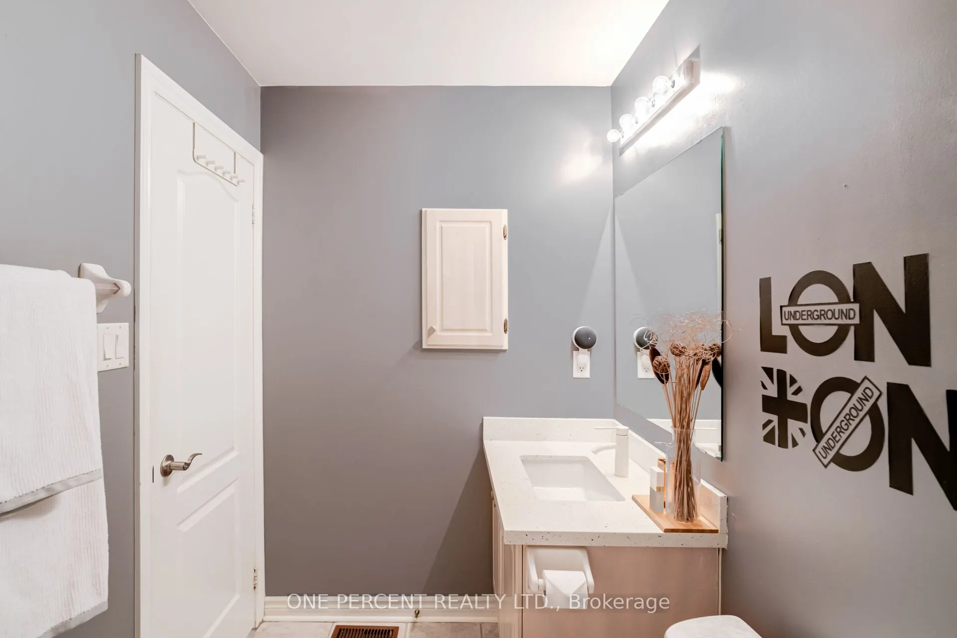 64 Lander Crescent