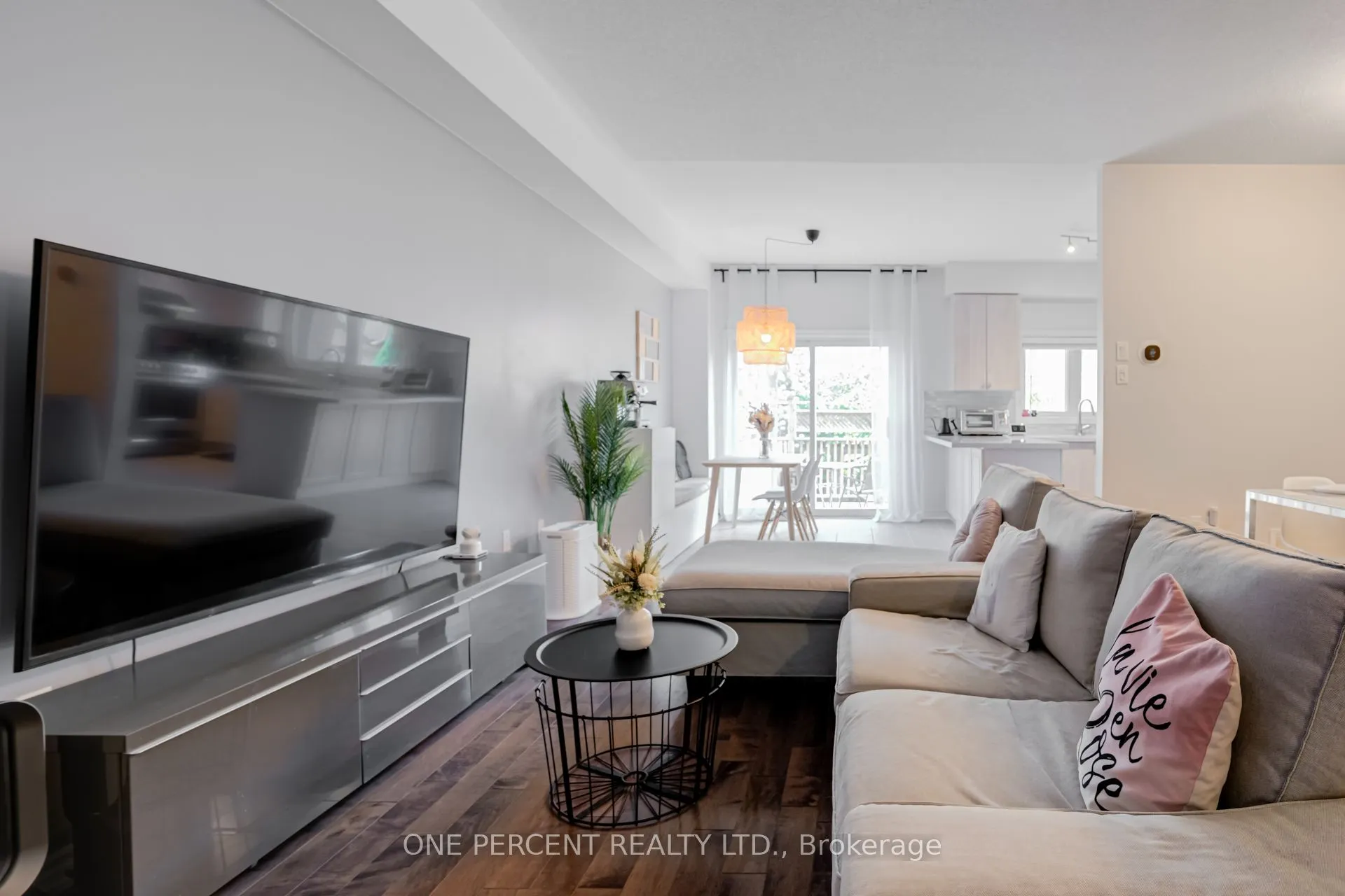 64 Lander Crescent