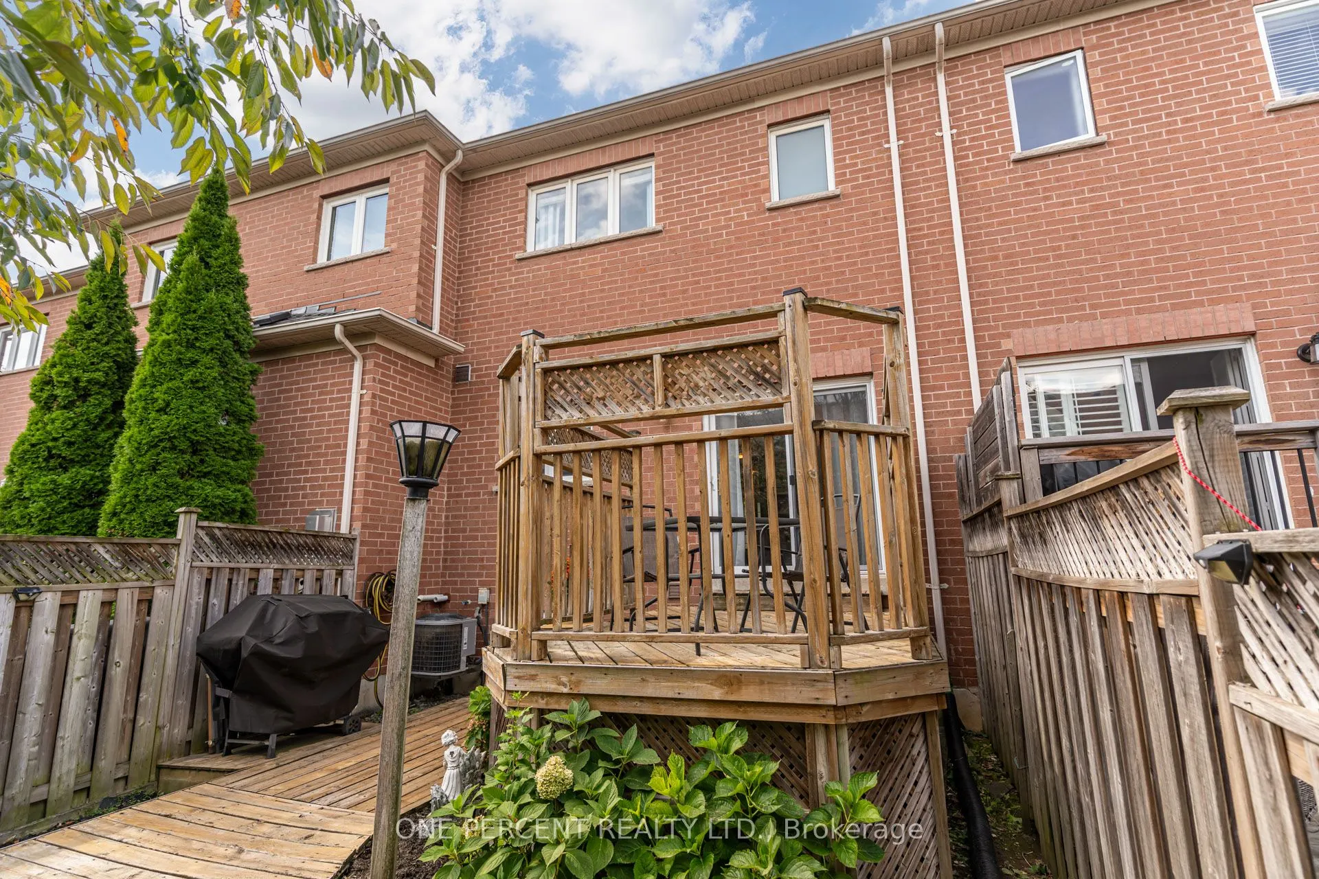 64 Lander Crescent