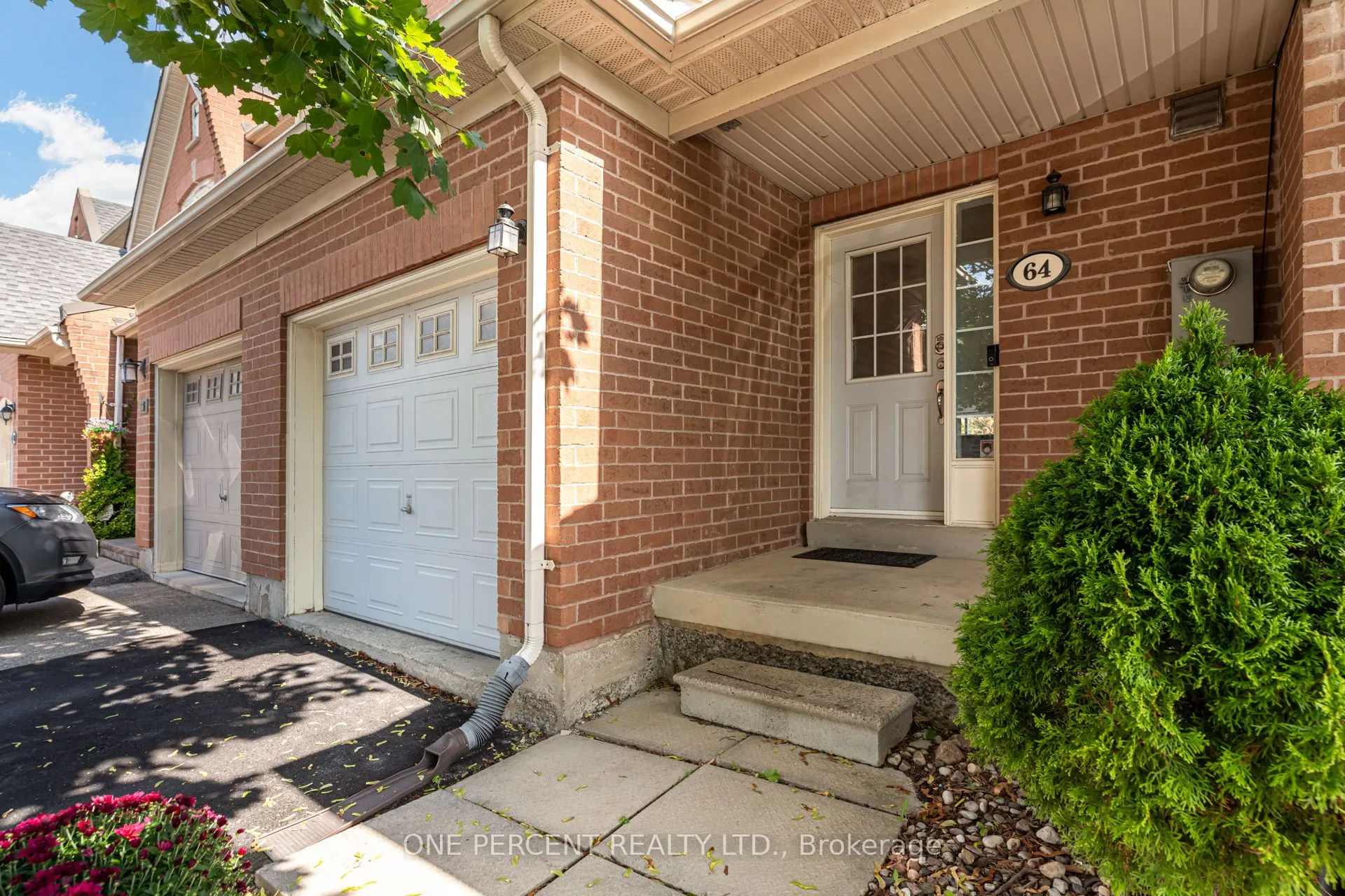 64 Lander Crescent