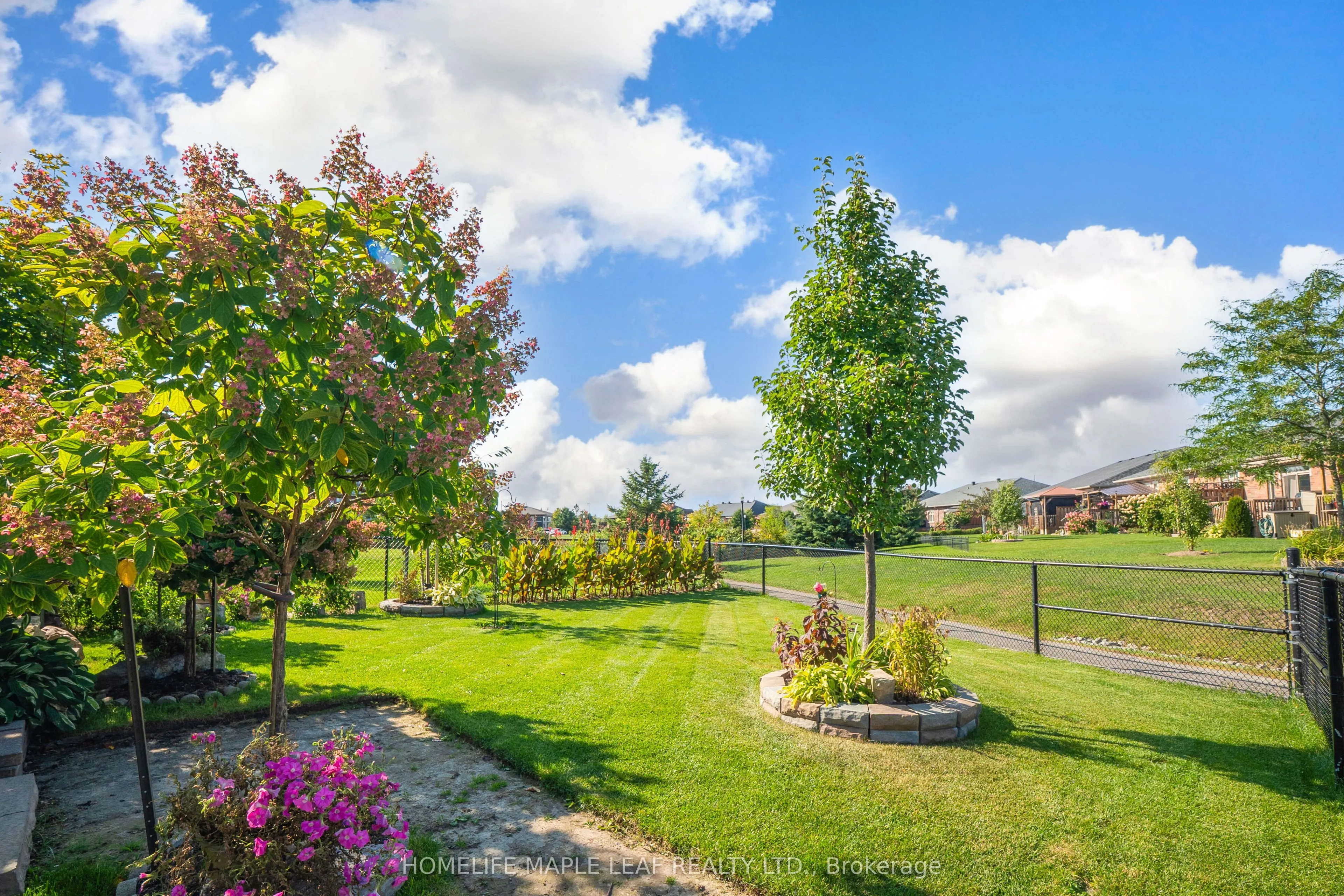 126 Kingsmere Crescent