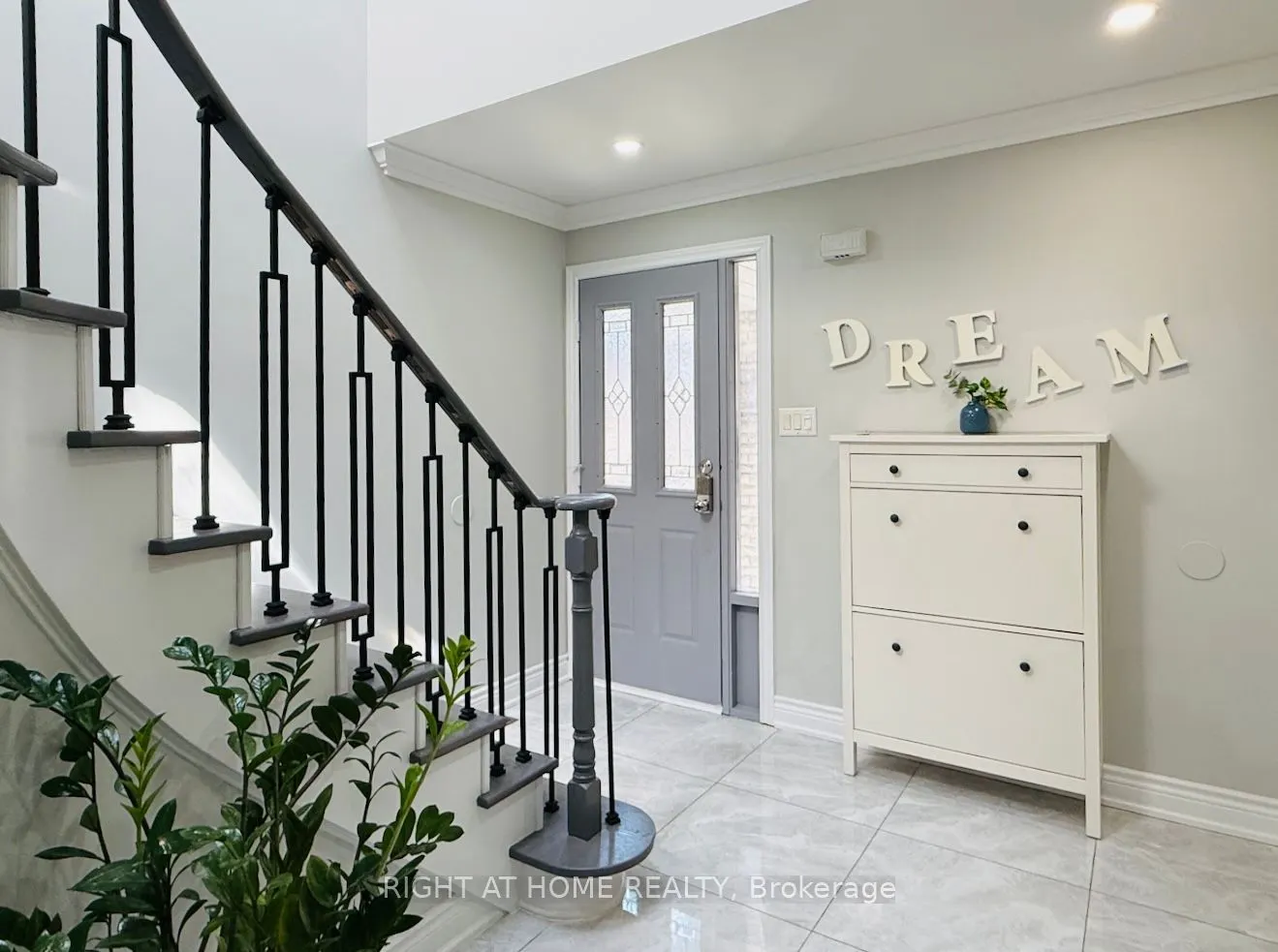 96 Irenemount Crescent