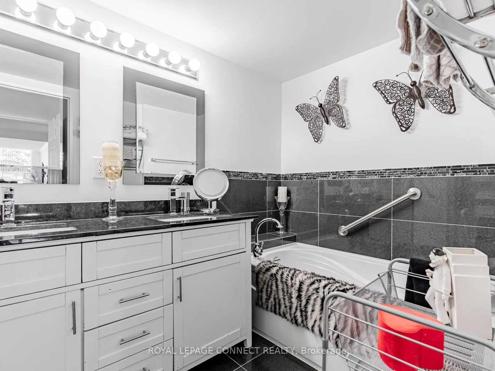 7905 Bayview Avenue, #122