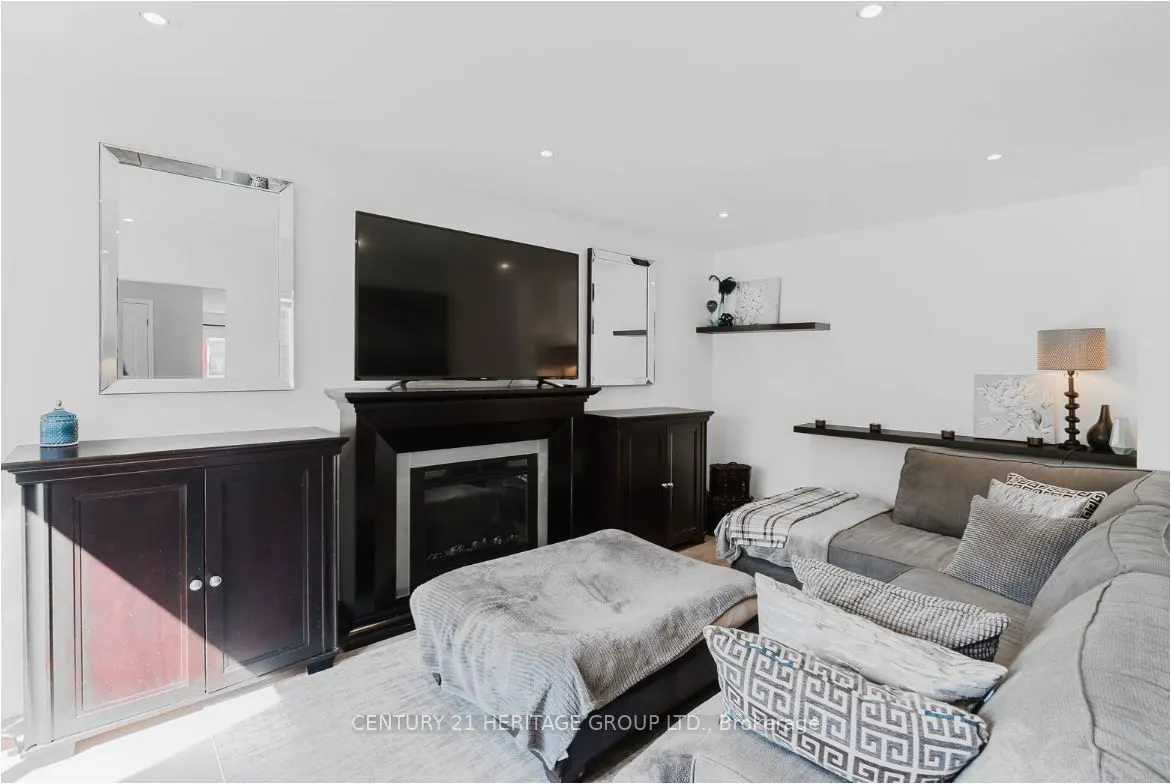 147 Pentland Crescent