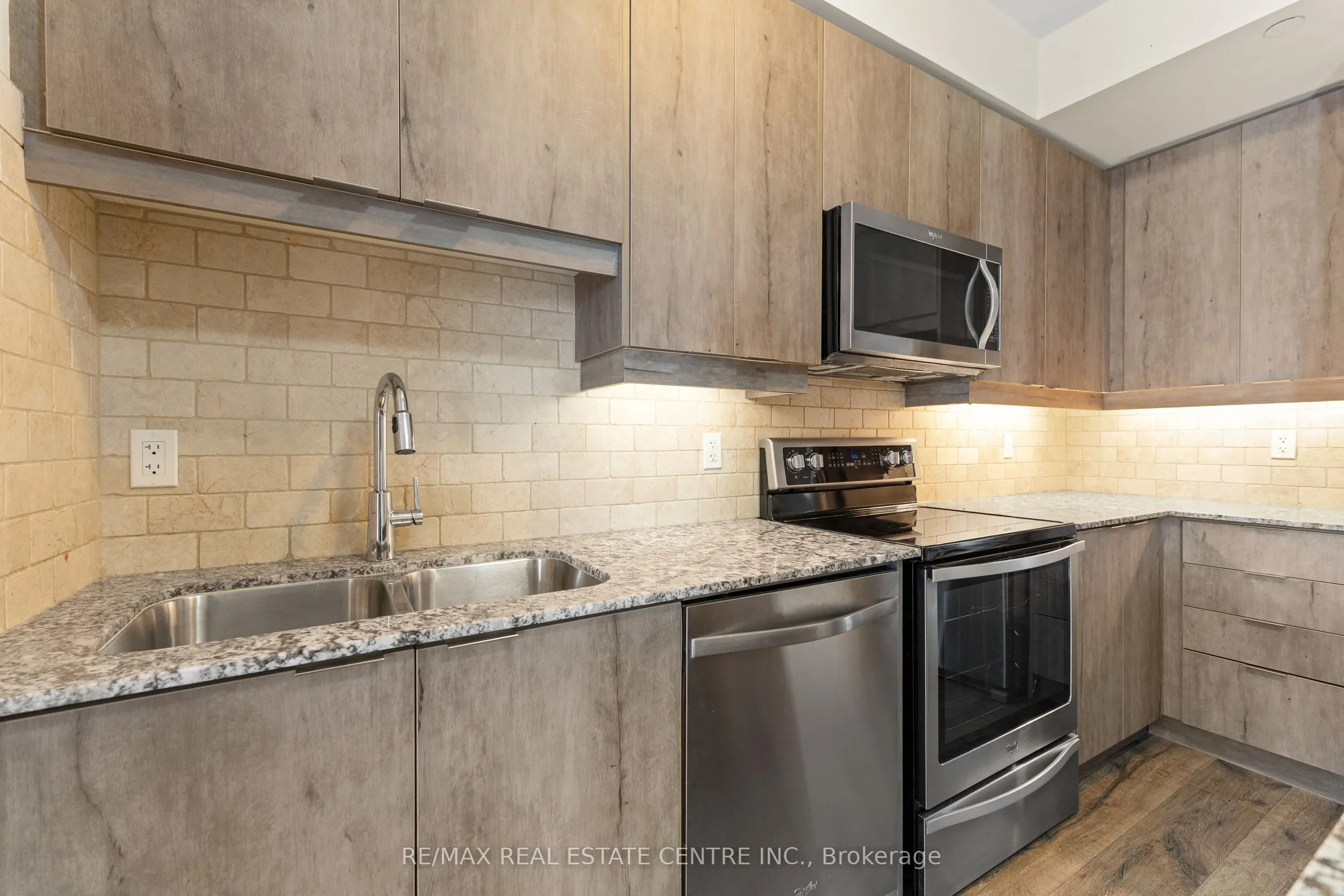 2910 Highway 7 Road W, #4