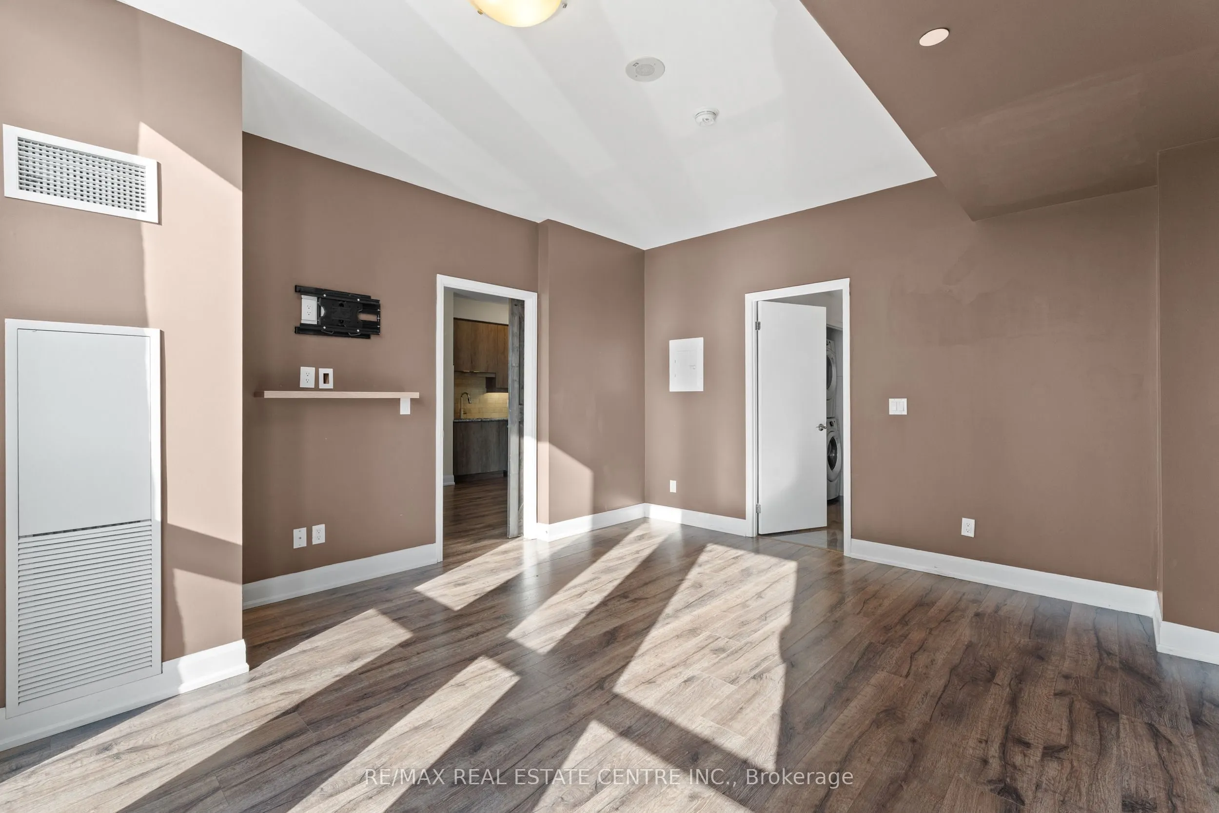 2910 Highway 7 Road W, #4