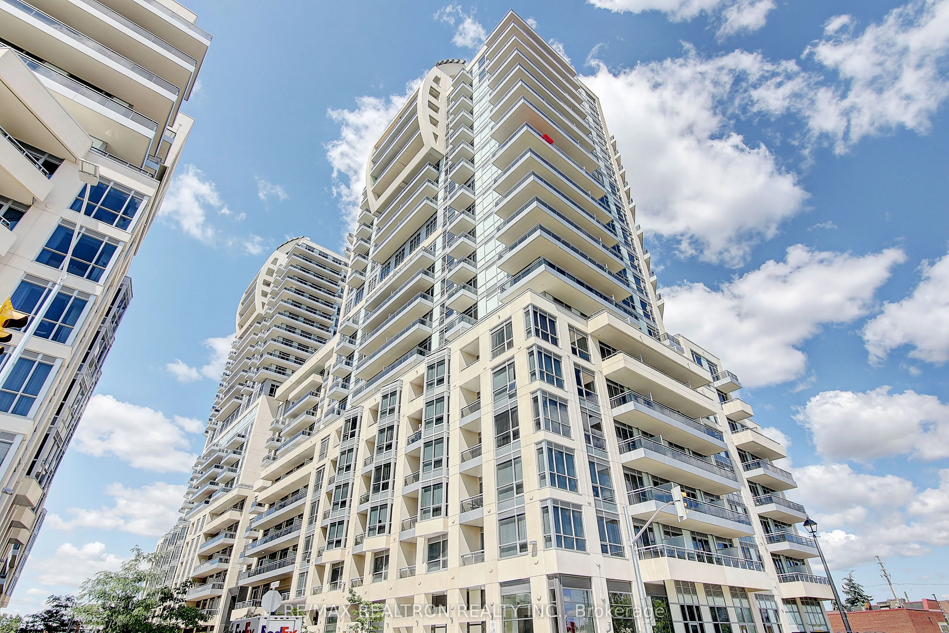 9205 Yonge Street, #1407