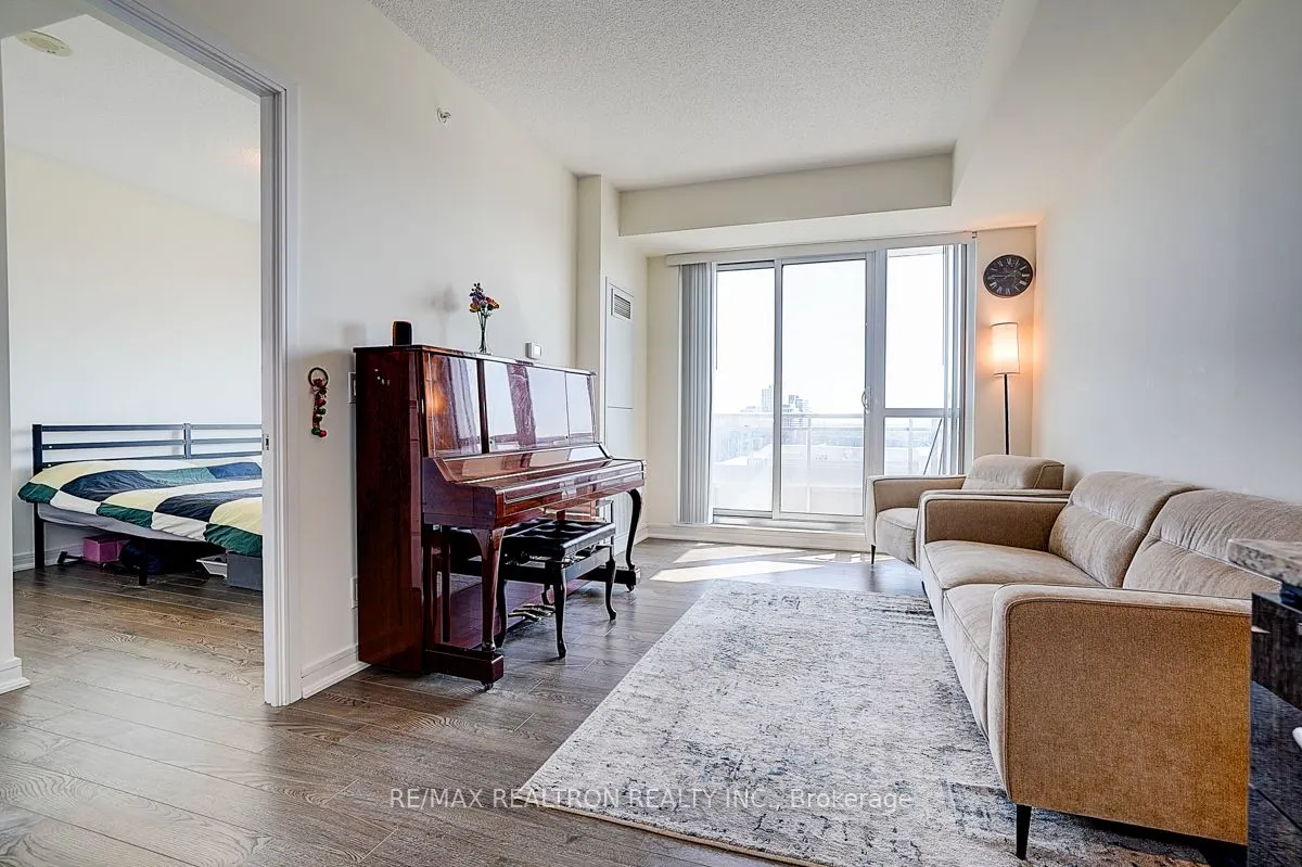 9205 Yonge Street, #1407