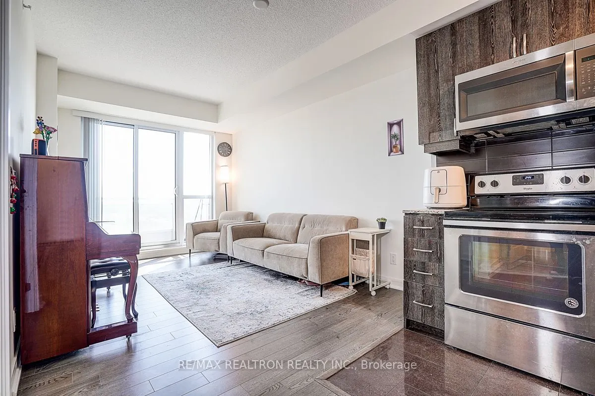 9205 Yonge Street, #1407