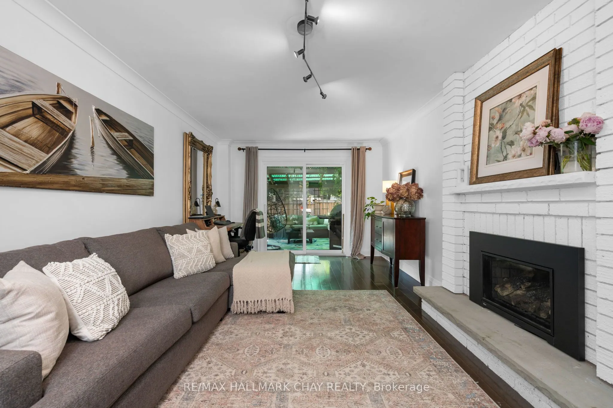 2 Willis Drive