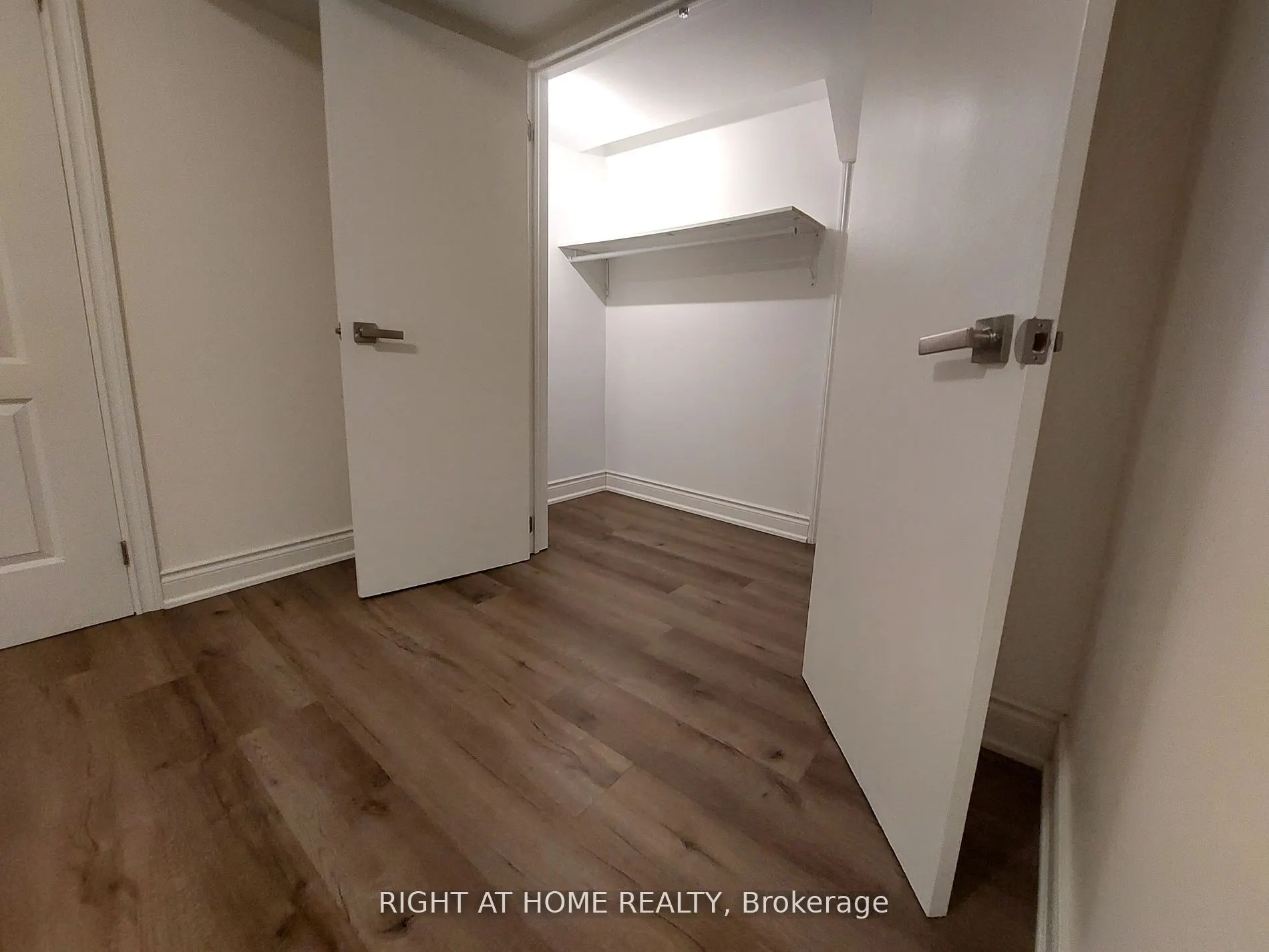 97 Belvedere Crescent, #Lower