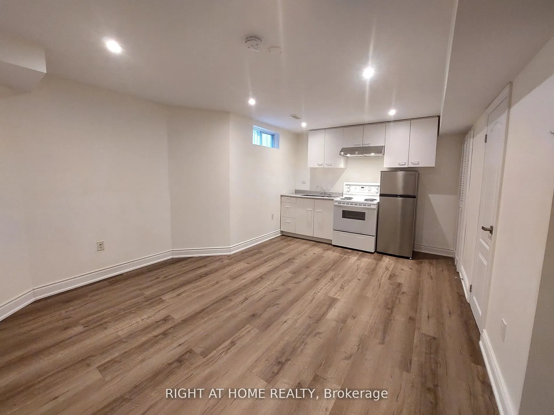 97 Belvedere Crescent, #Lower