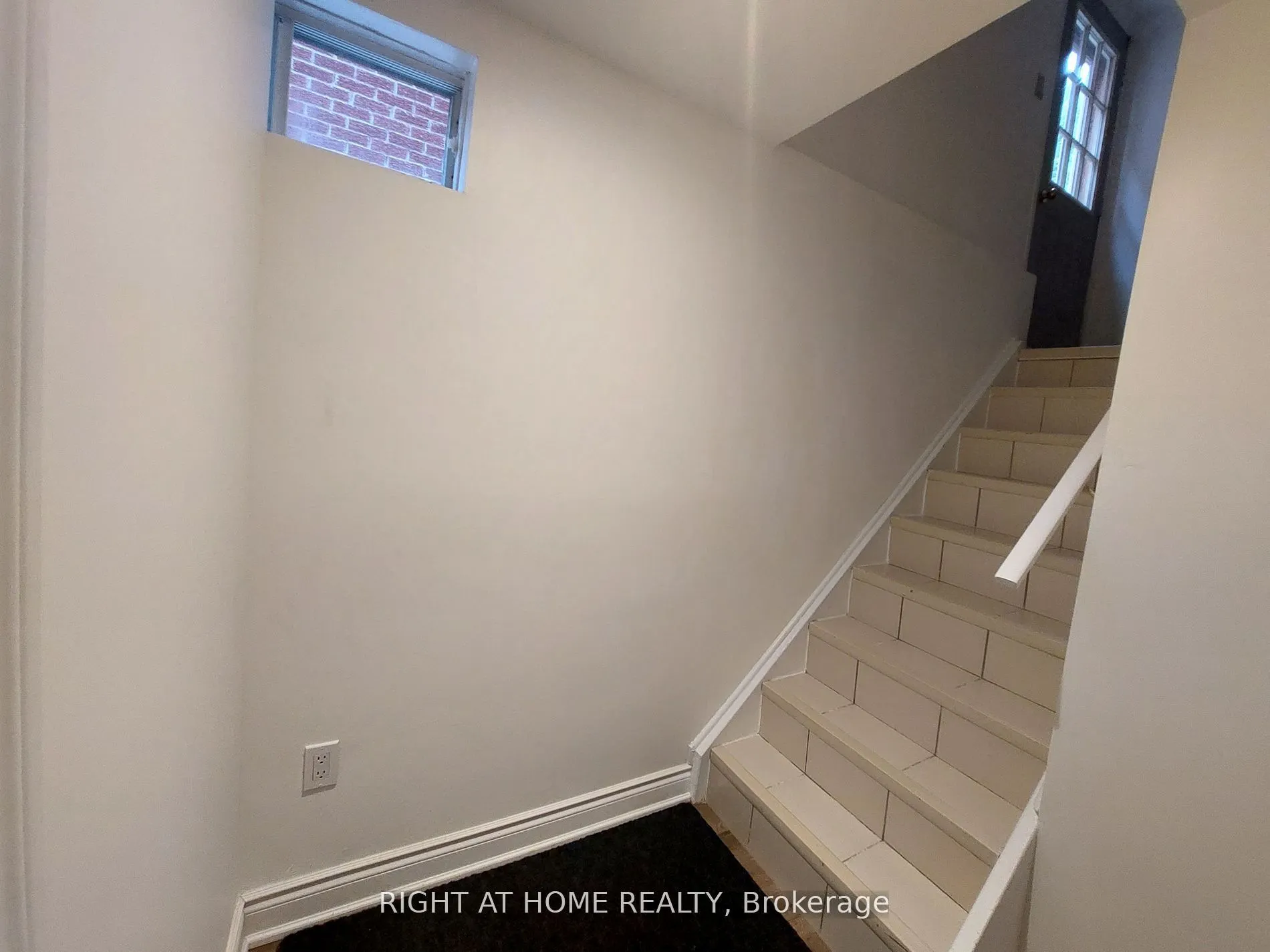 97 Belvedere Crescent, #Lower