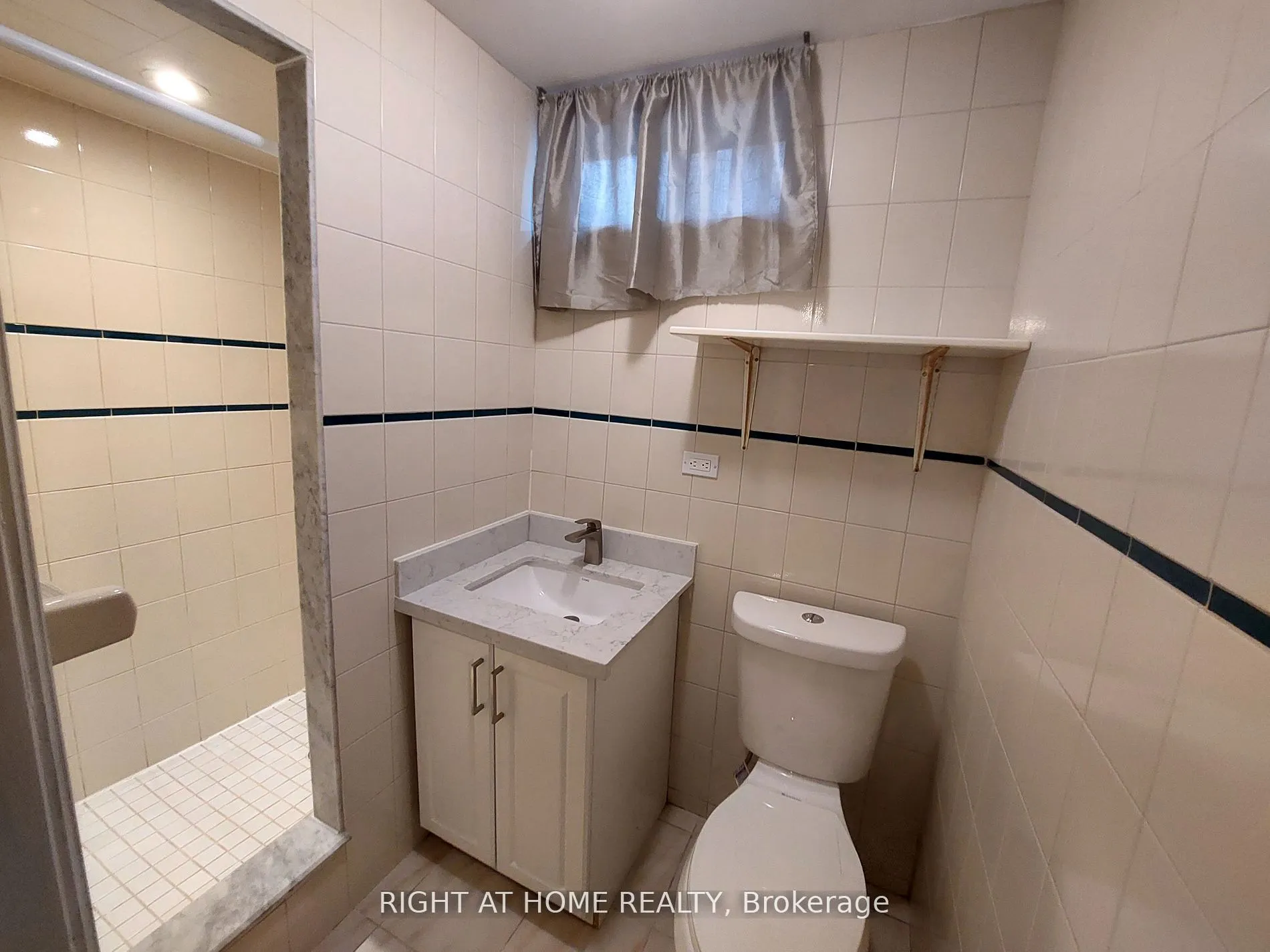 97 Belvedere Crescent, #Lower
