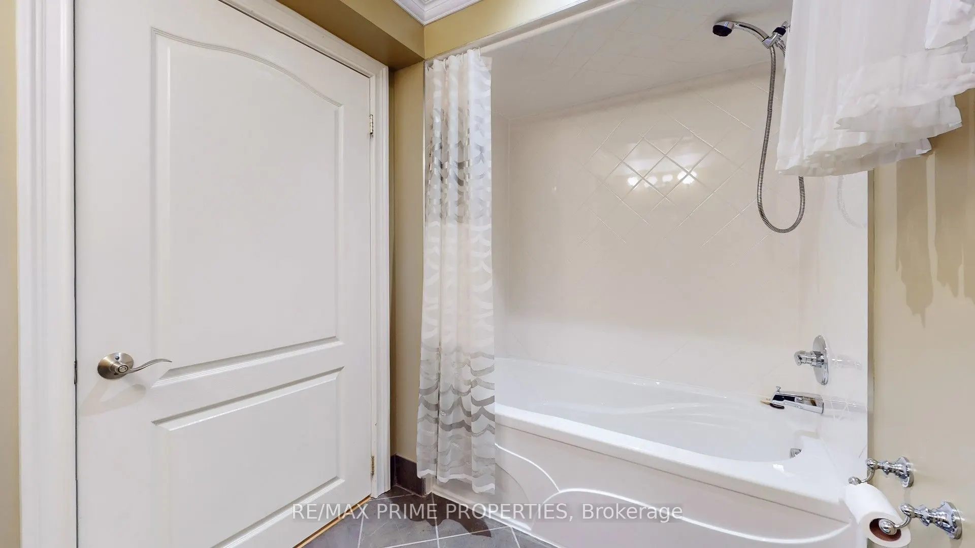 17 Raintree Crescent