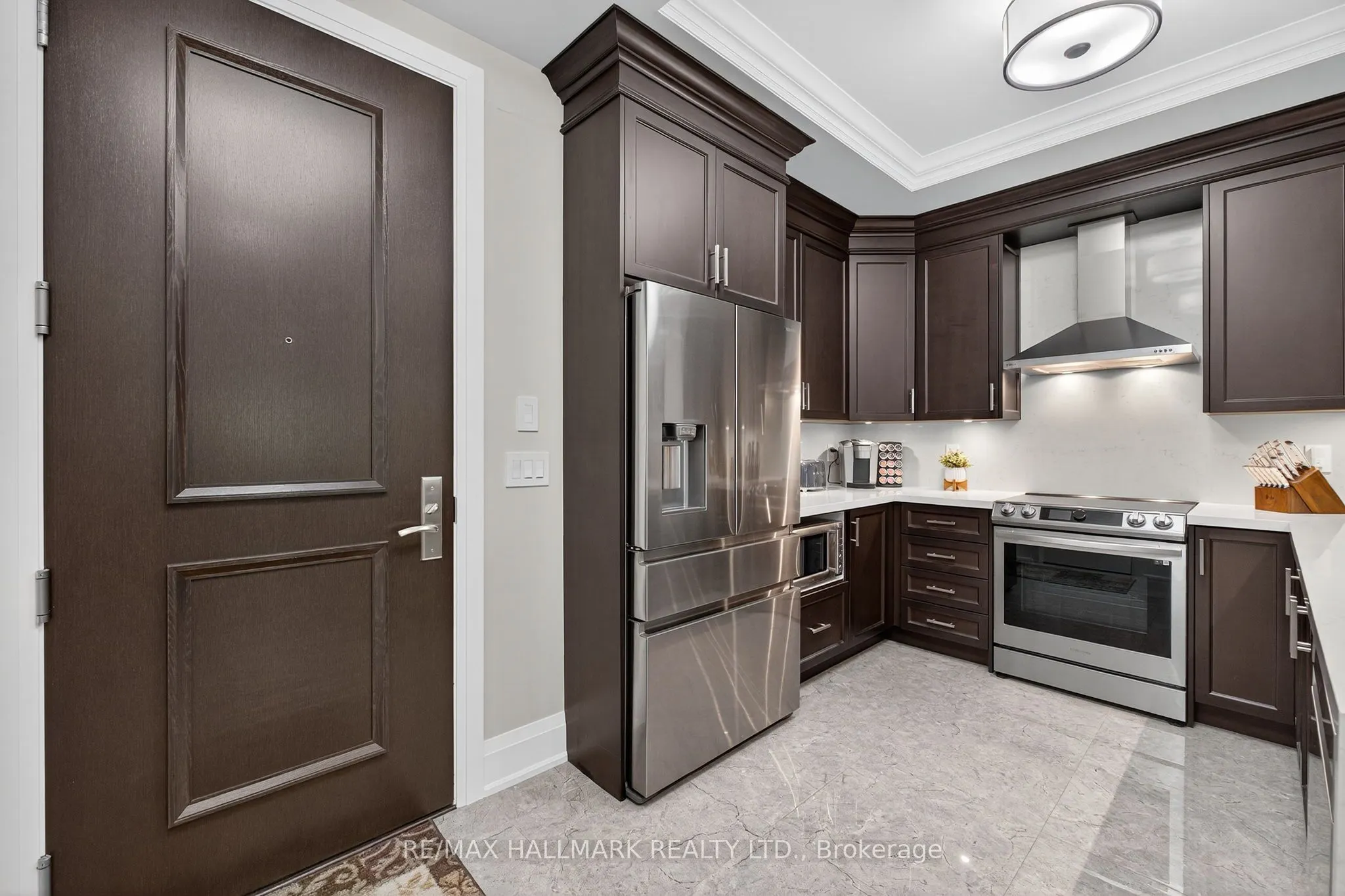 9909 Pine Valley Drive, #203