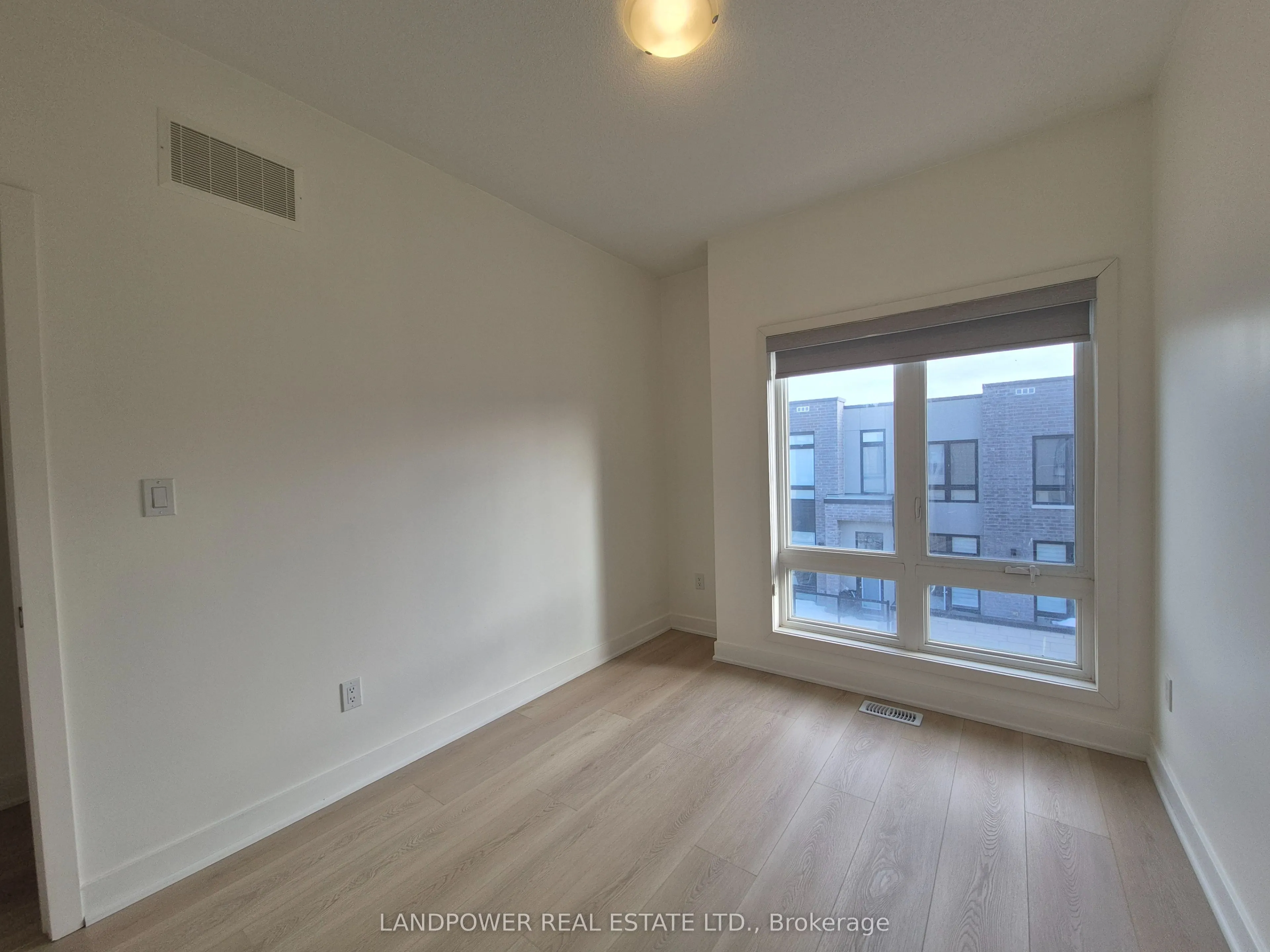 6 Gerussi Street