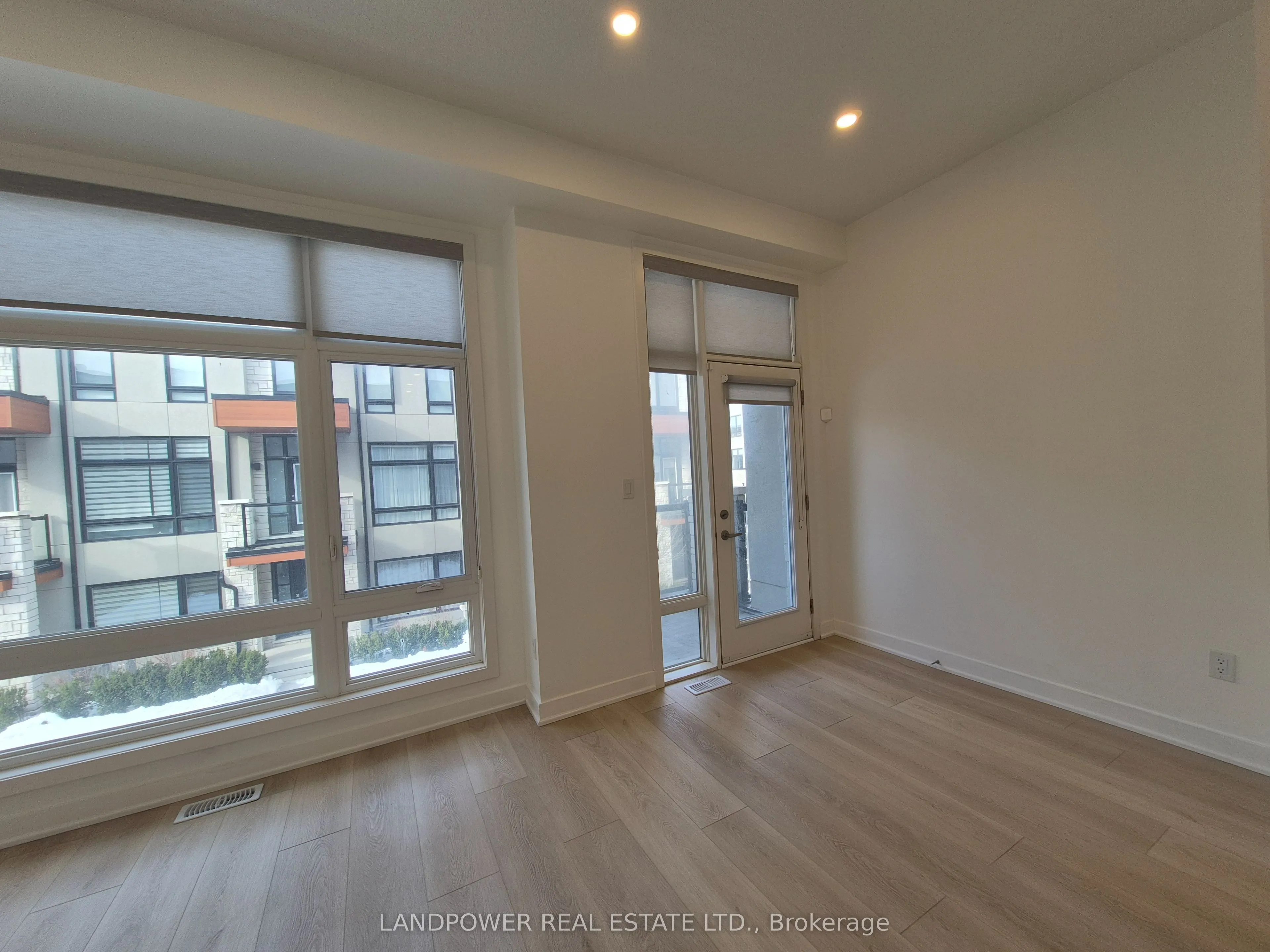 6 Gerussi Street