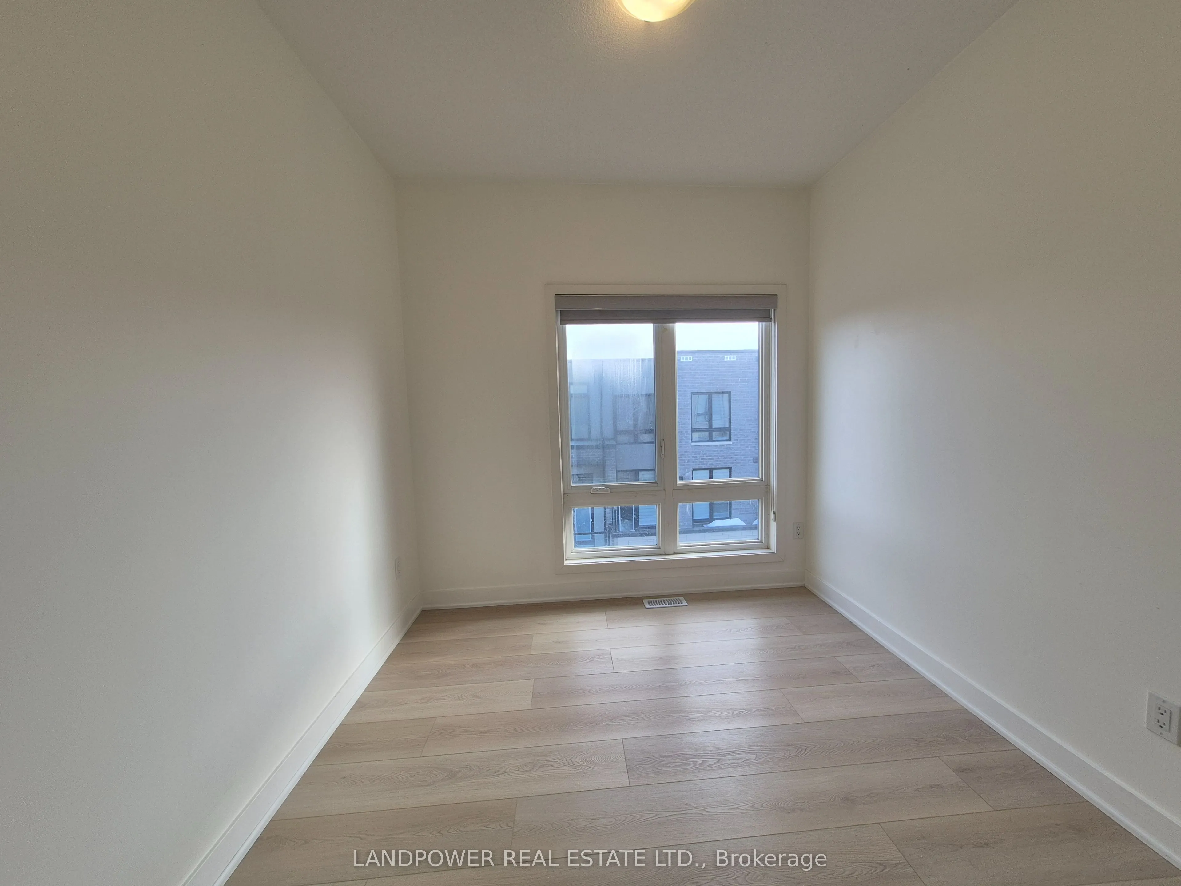 6 Gerussi Street