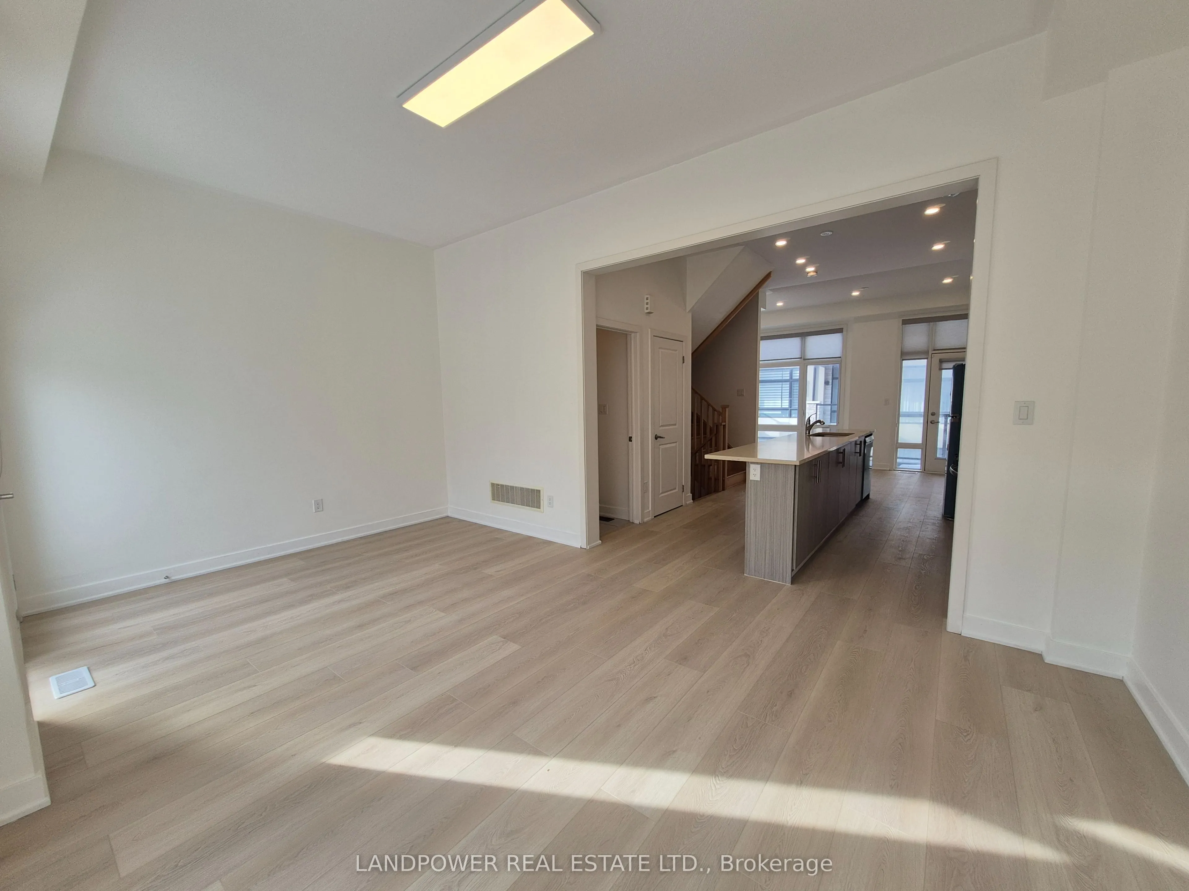 6 Gerussi Street