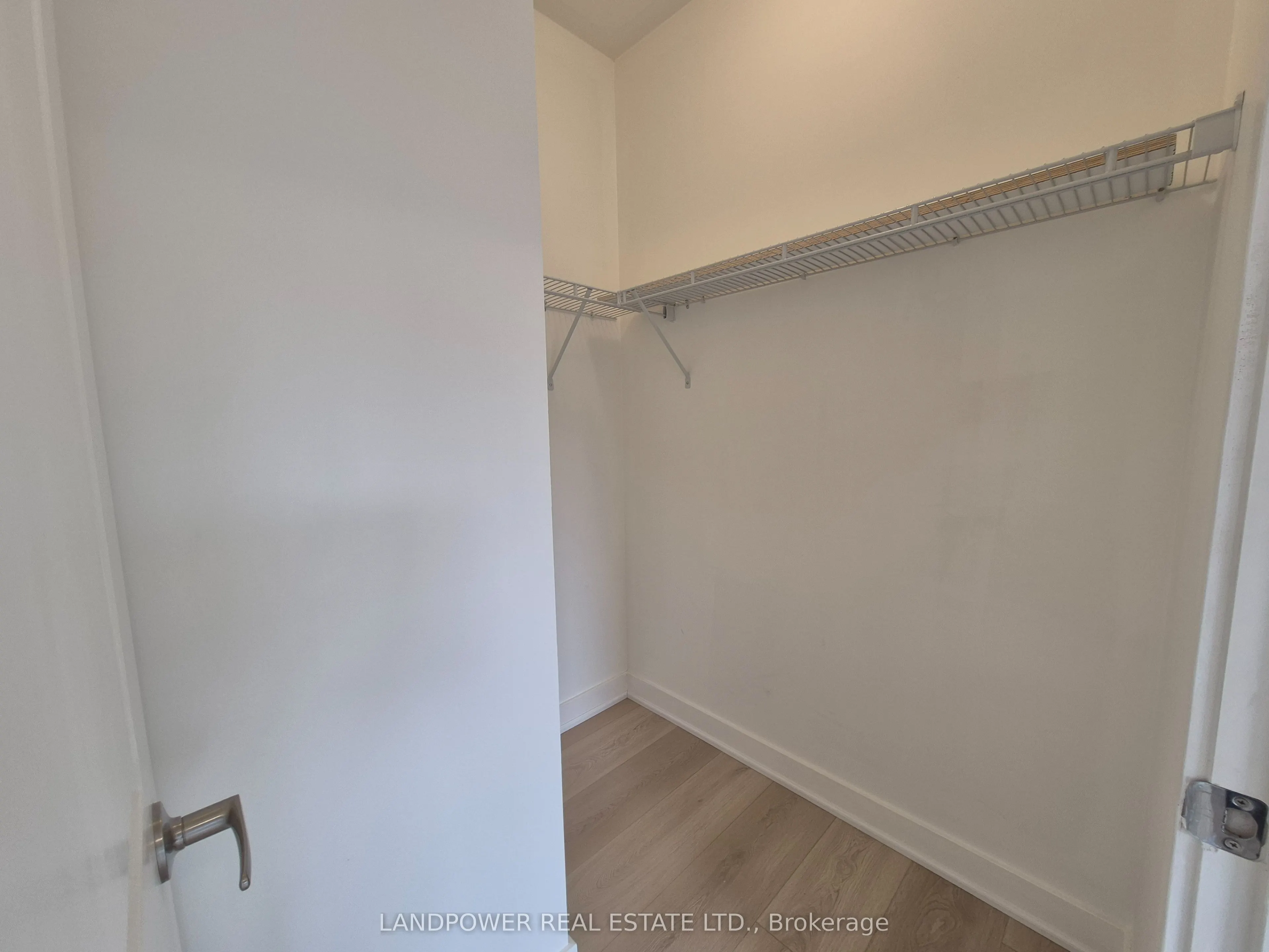 6 Gerussi Street