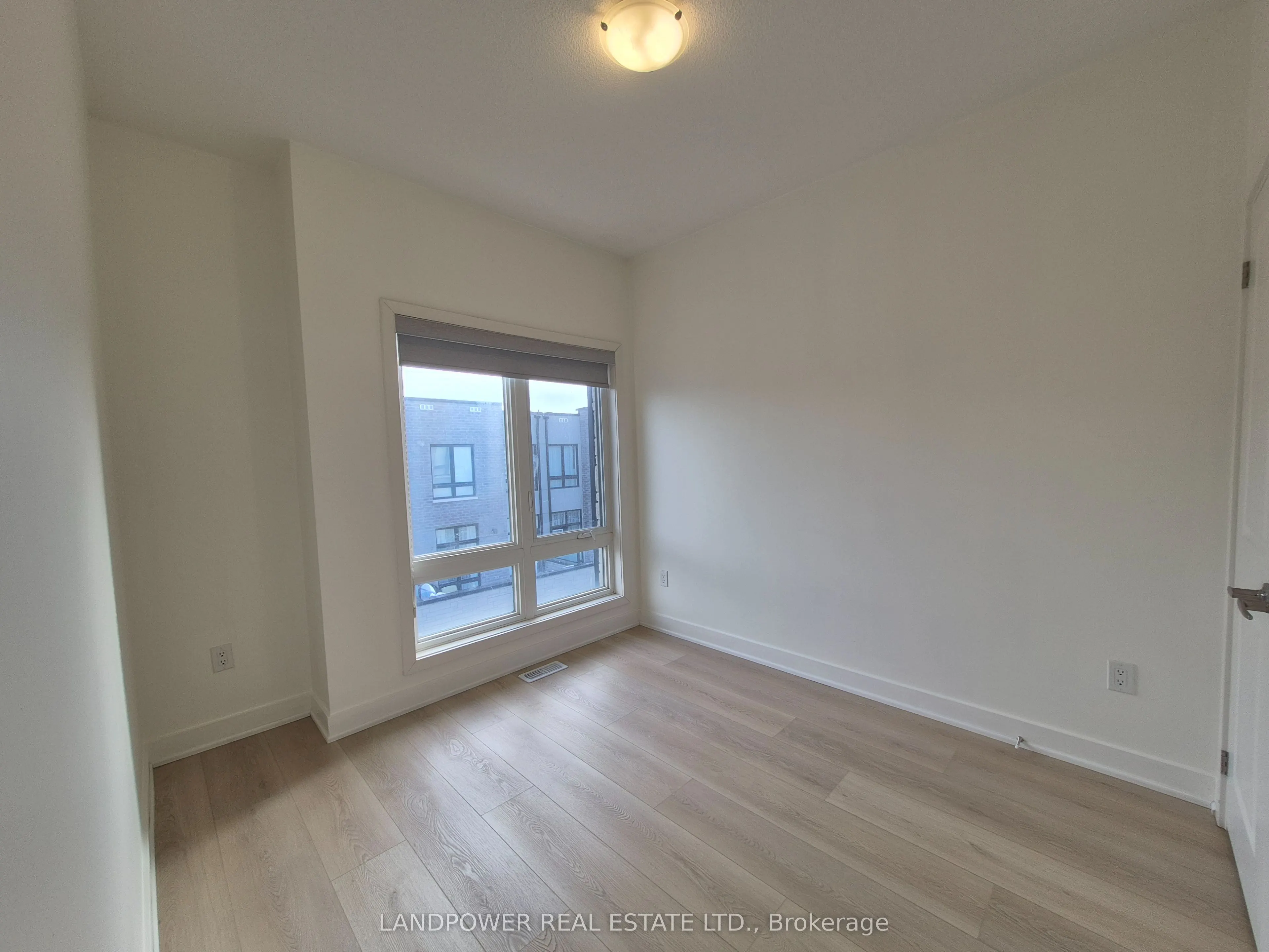 6 Gerussi Street