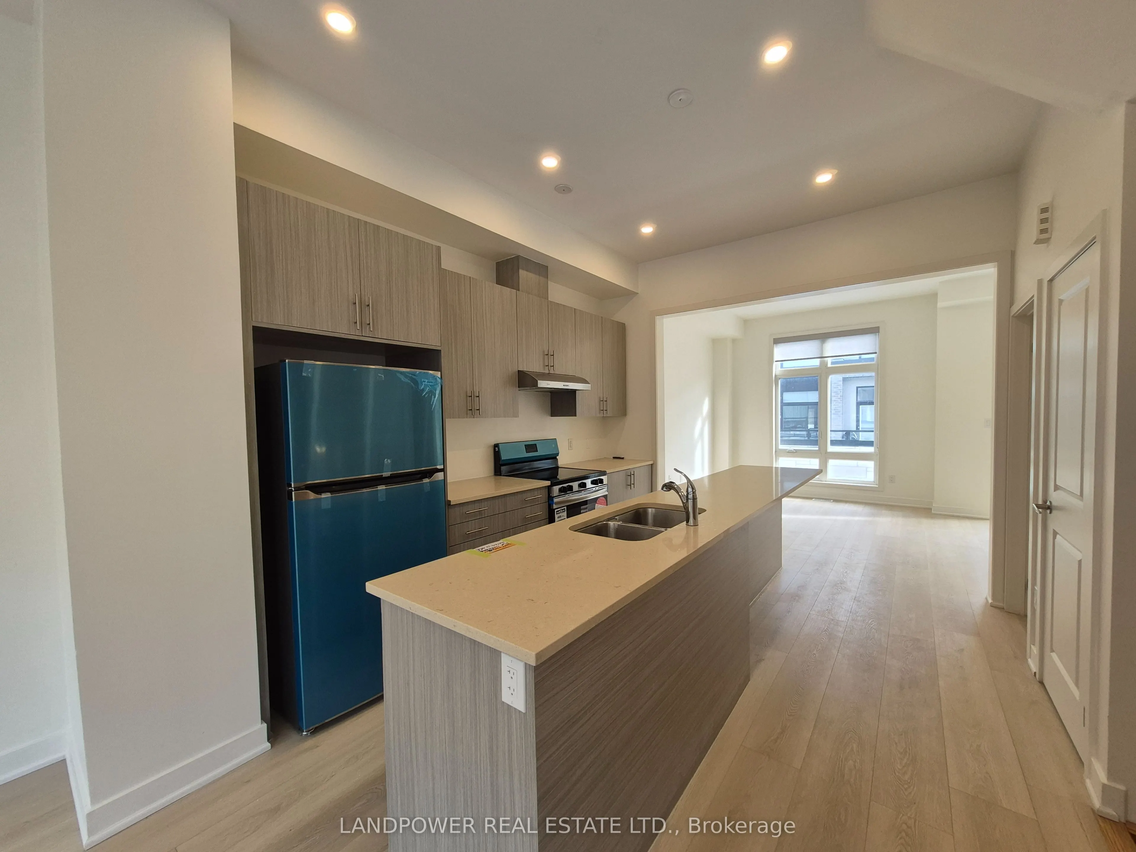 6 Gerussi Street