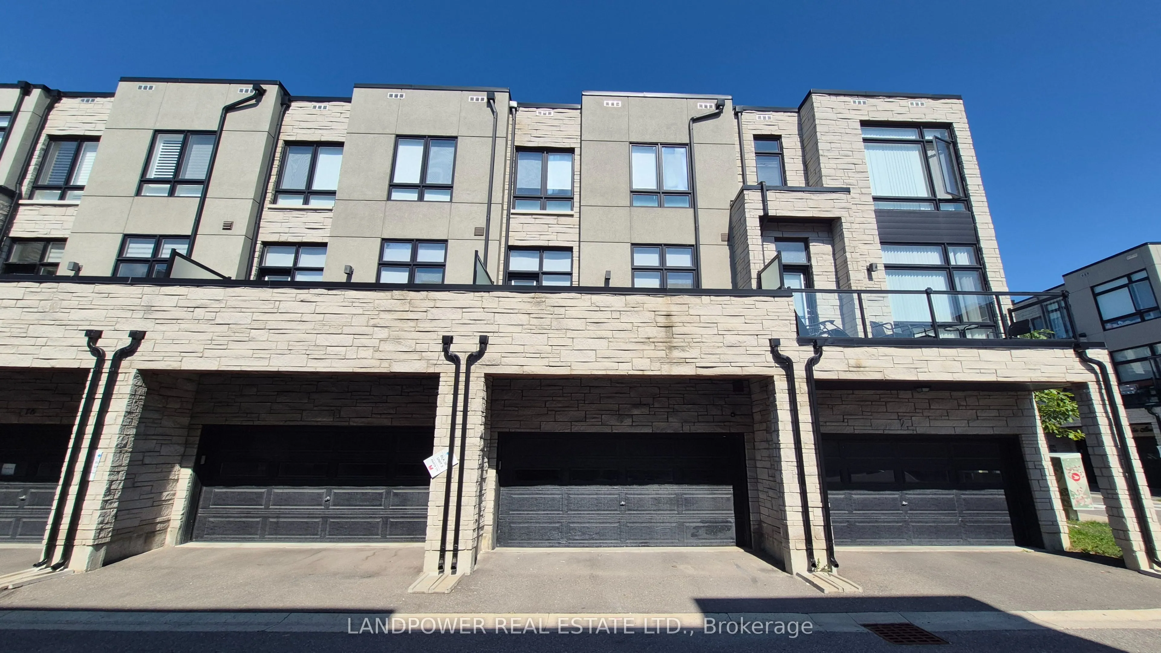6 Gerussi Street
