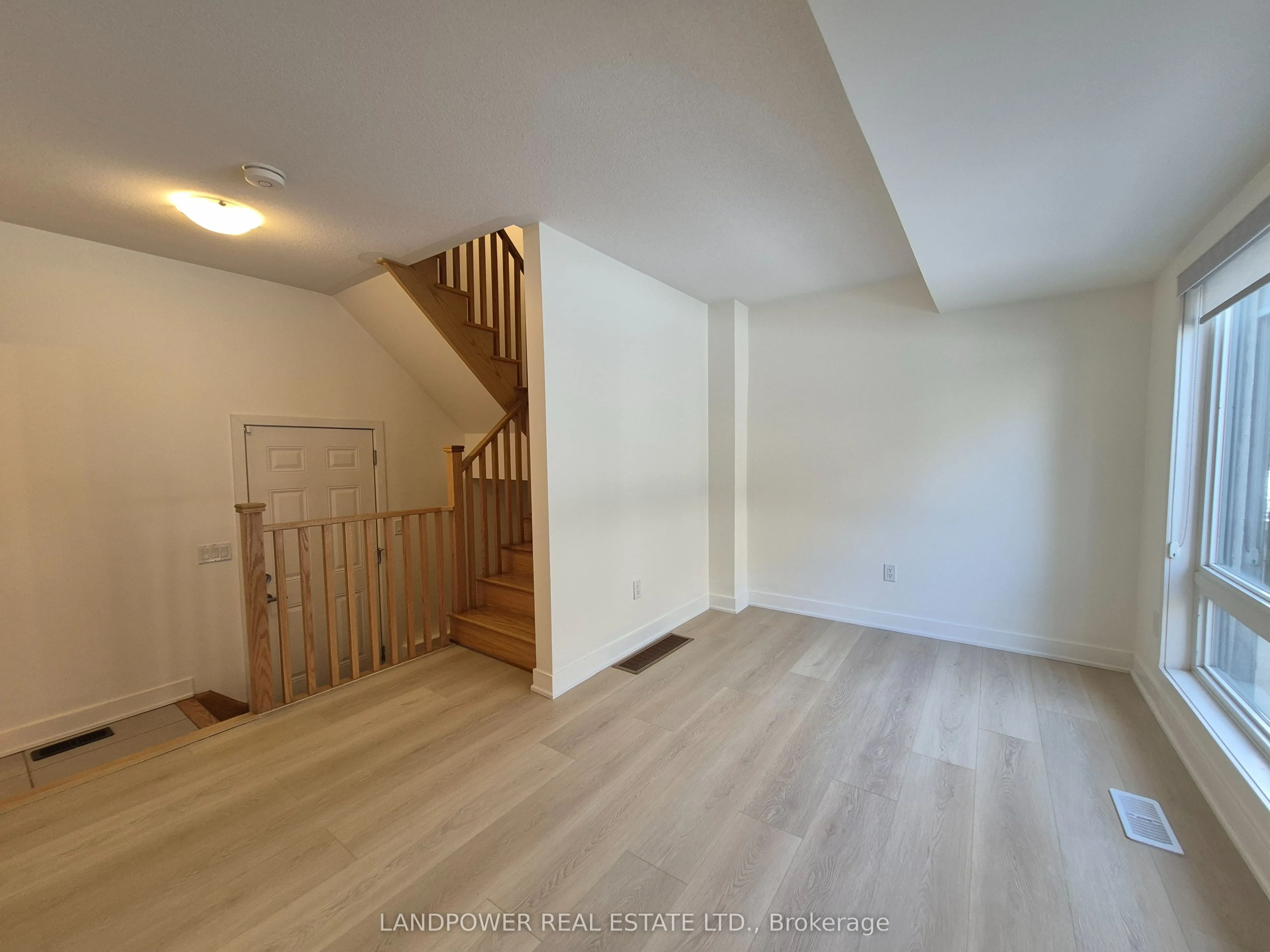 6 Gerussi Street