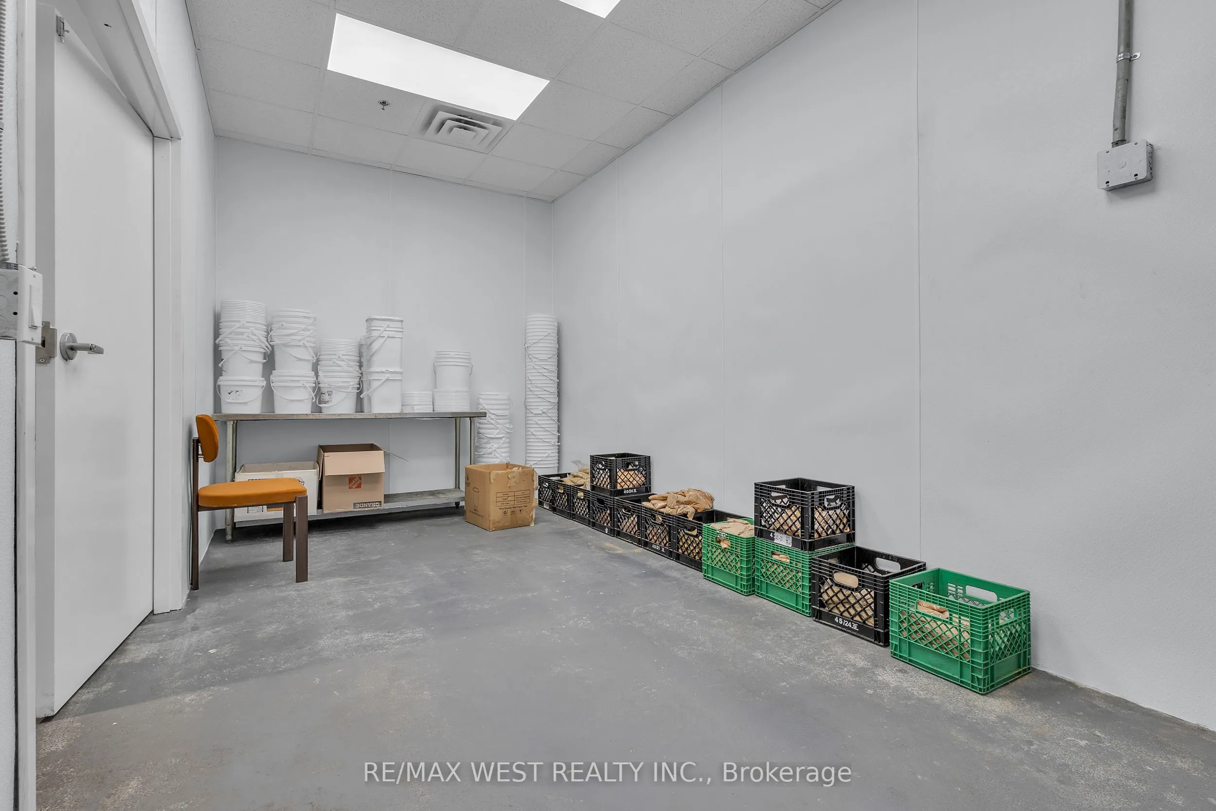 418 Hanlan Road, #17&18