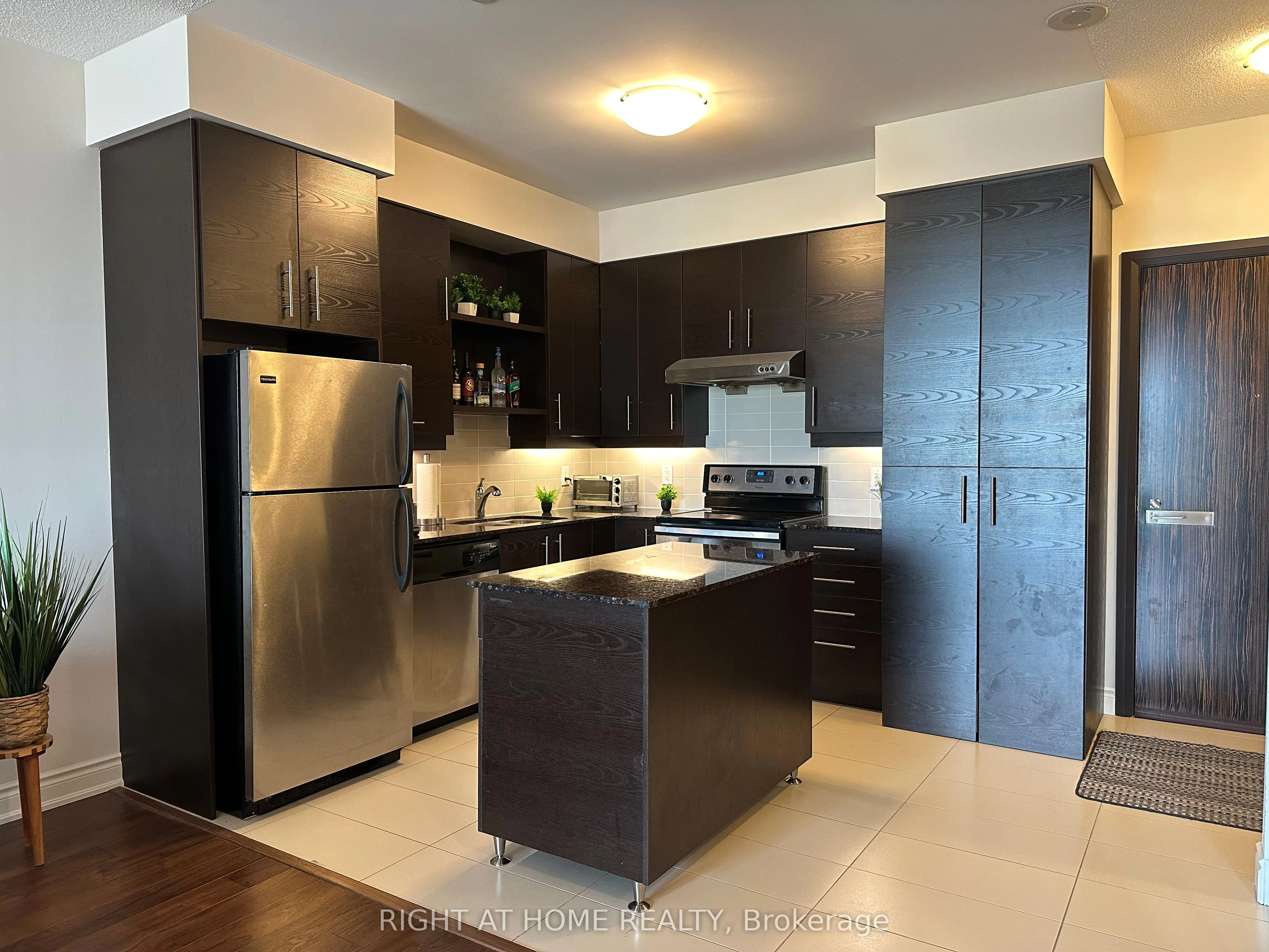 325 South Park Road, #1202