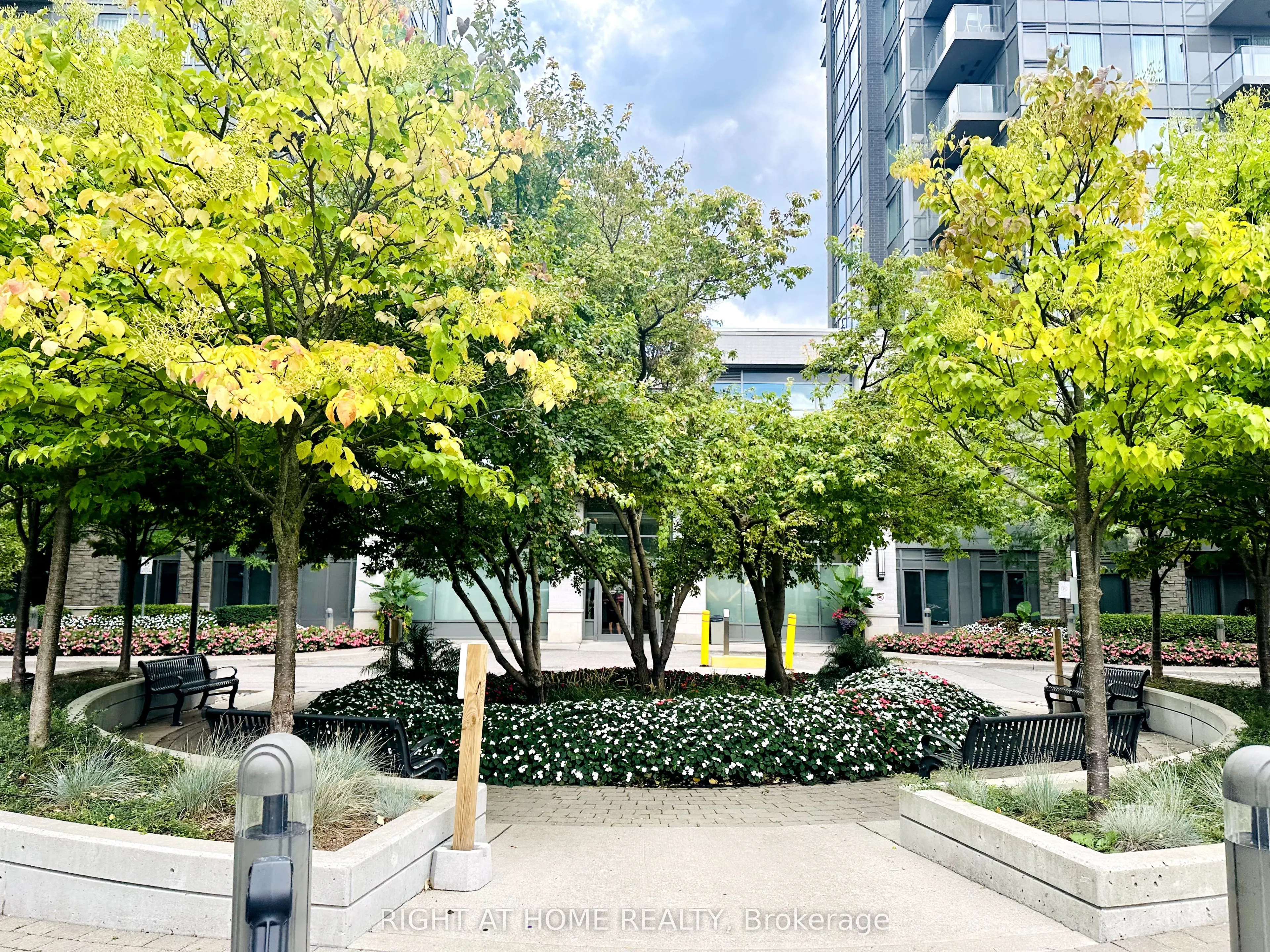 325 South Park Road, #1202