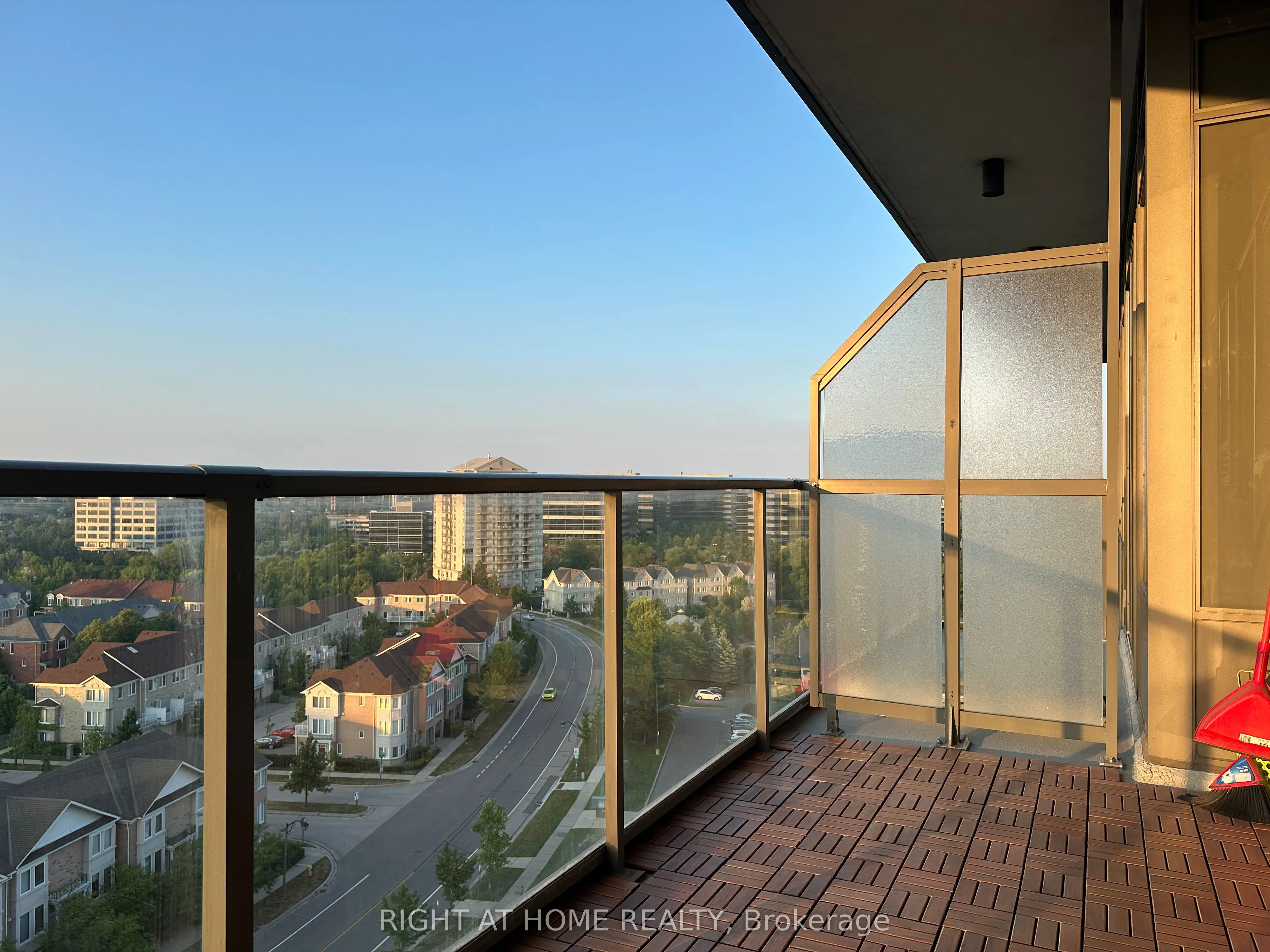 325 South Park Road, #1202