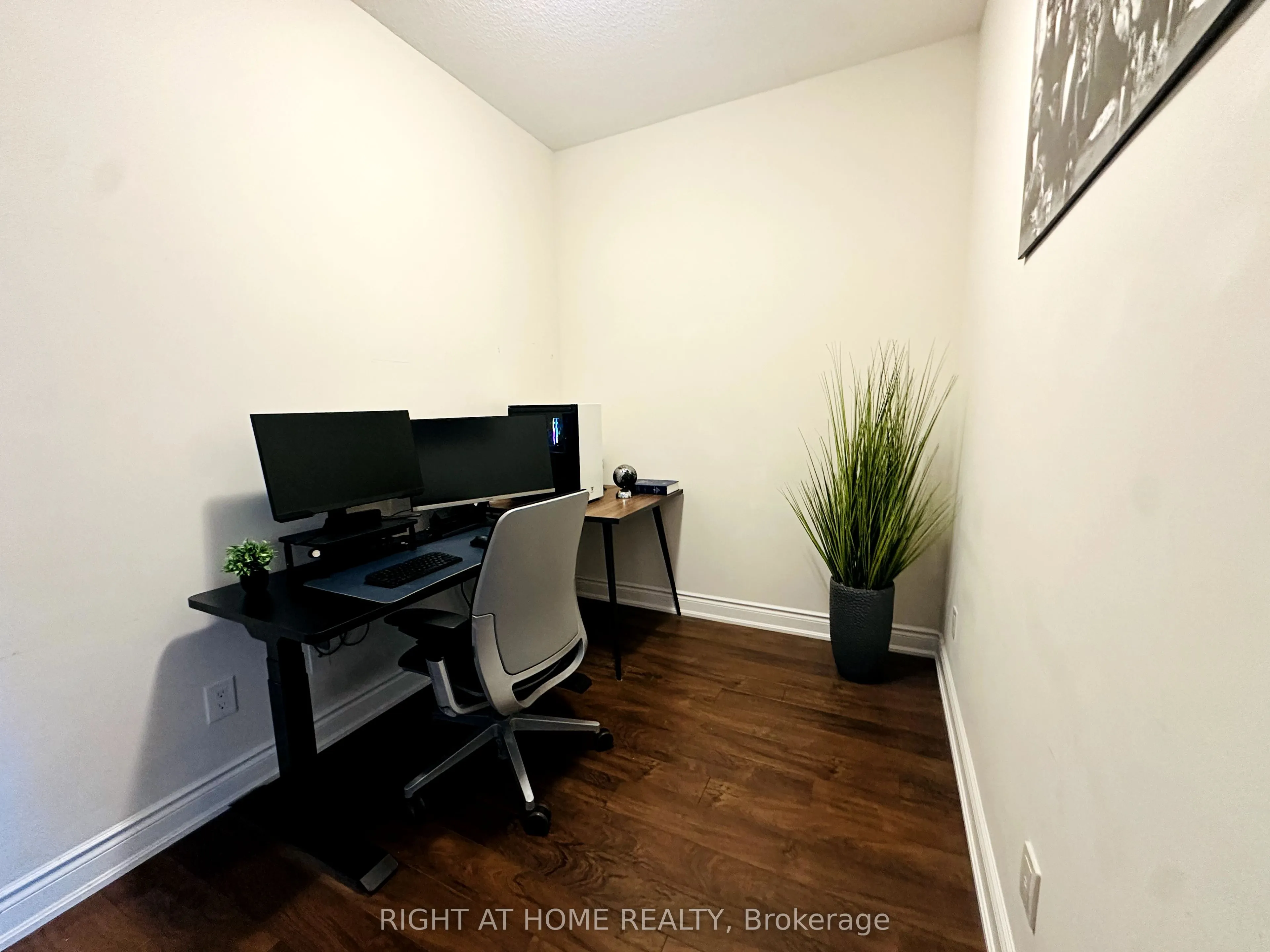 325 South Park Road, #1202