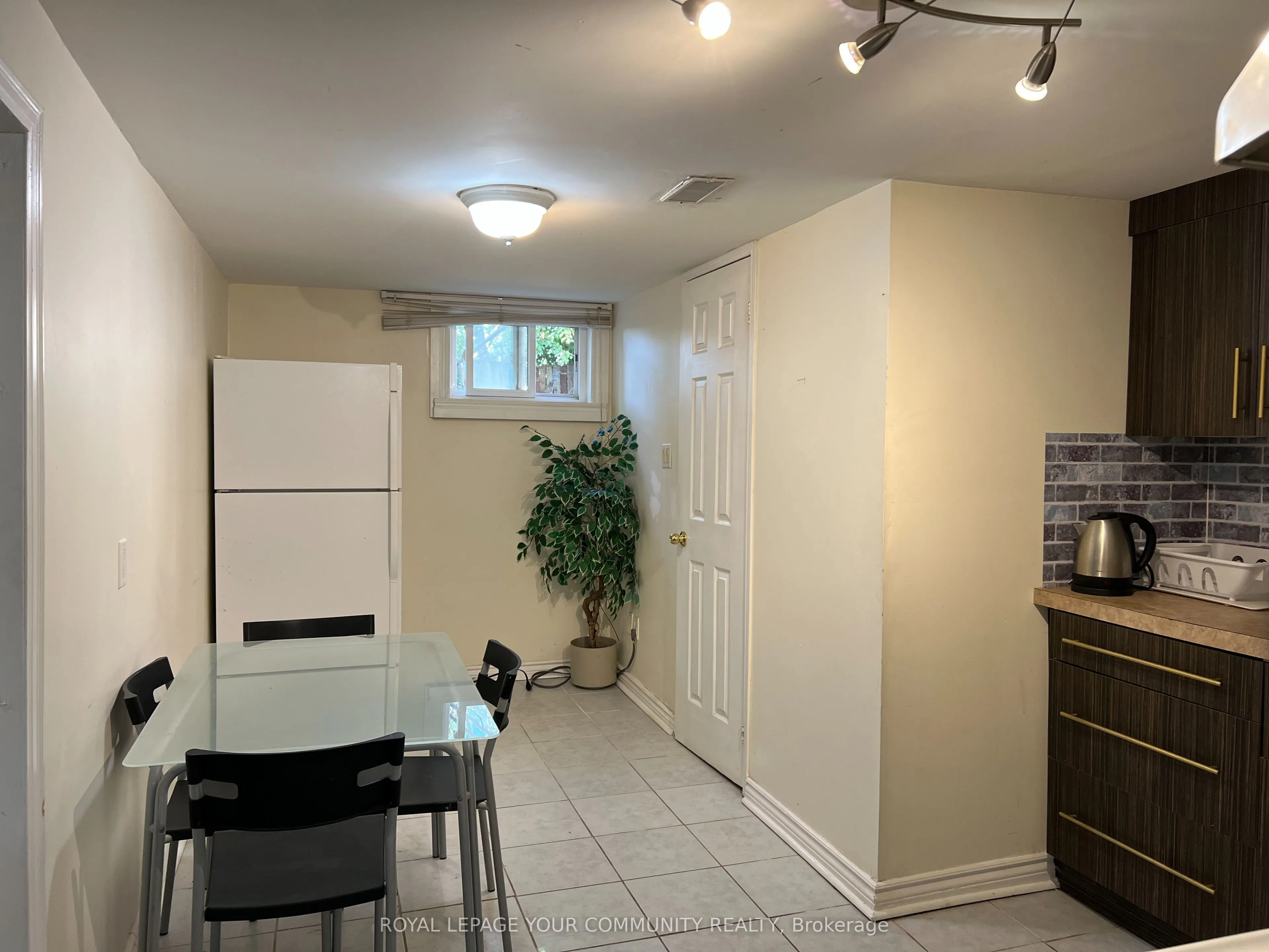 78 Meadowview Avenue