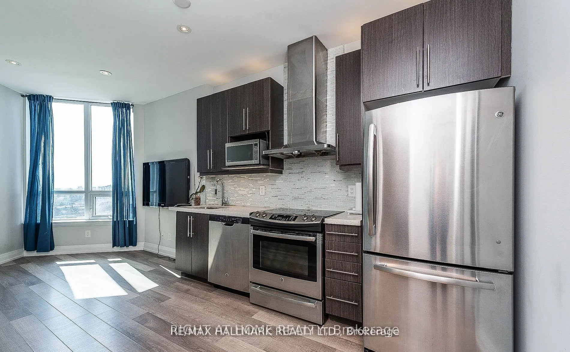 7171 Yonge Street, #911