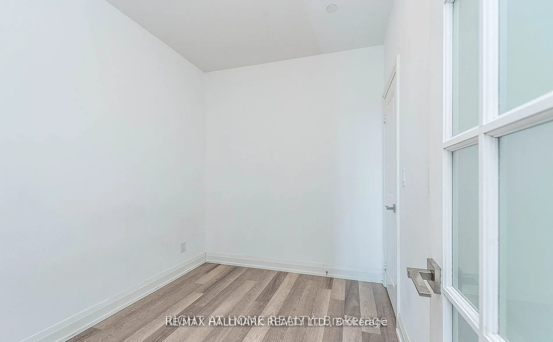 7171 Yonge Street, #911
