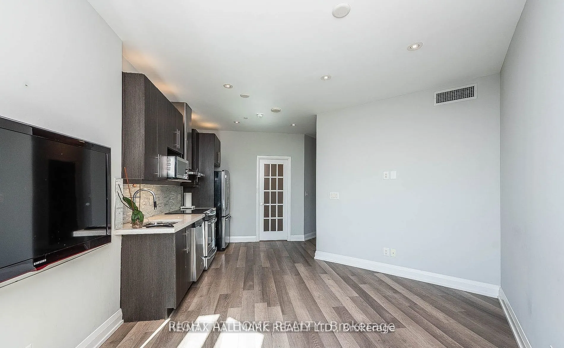 7171 Yonge Street, #911