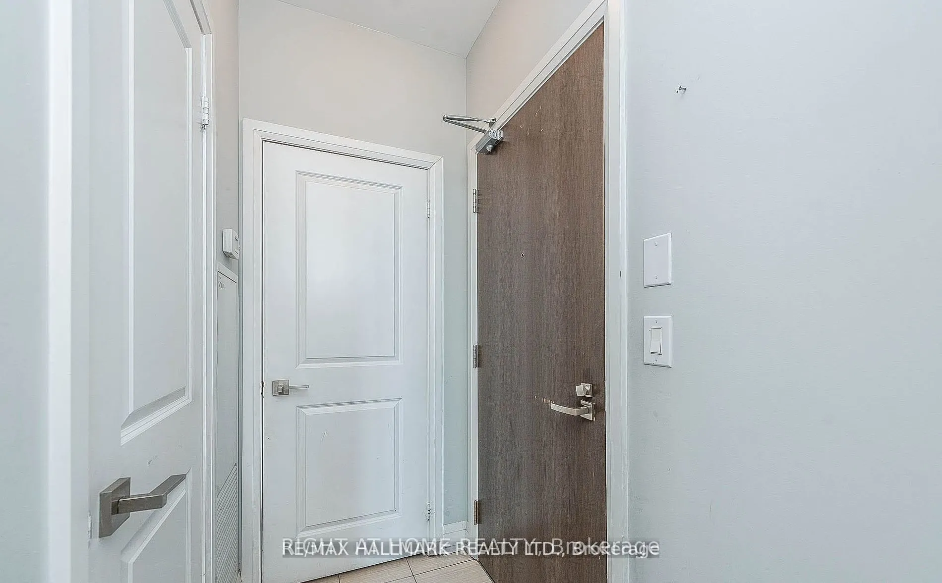 7171 Yonge Street, #911
