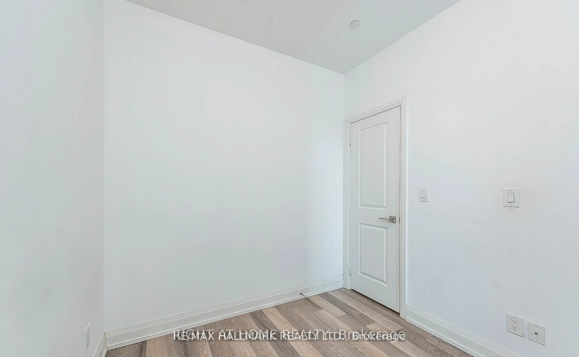 7171 Yonge Street, #911