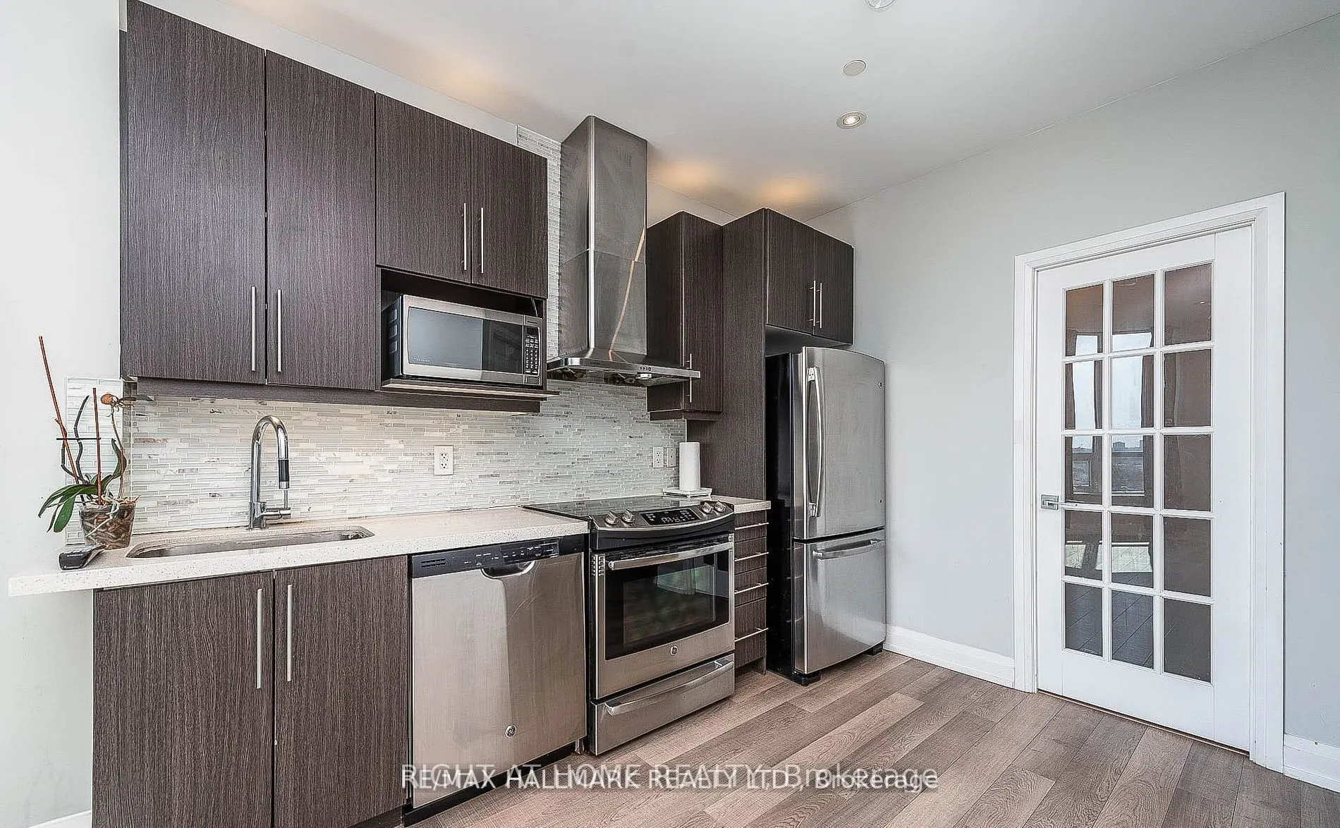 7171 Yonge Street, #911