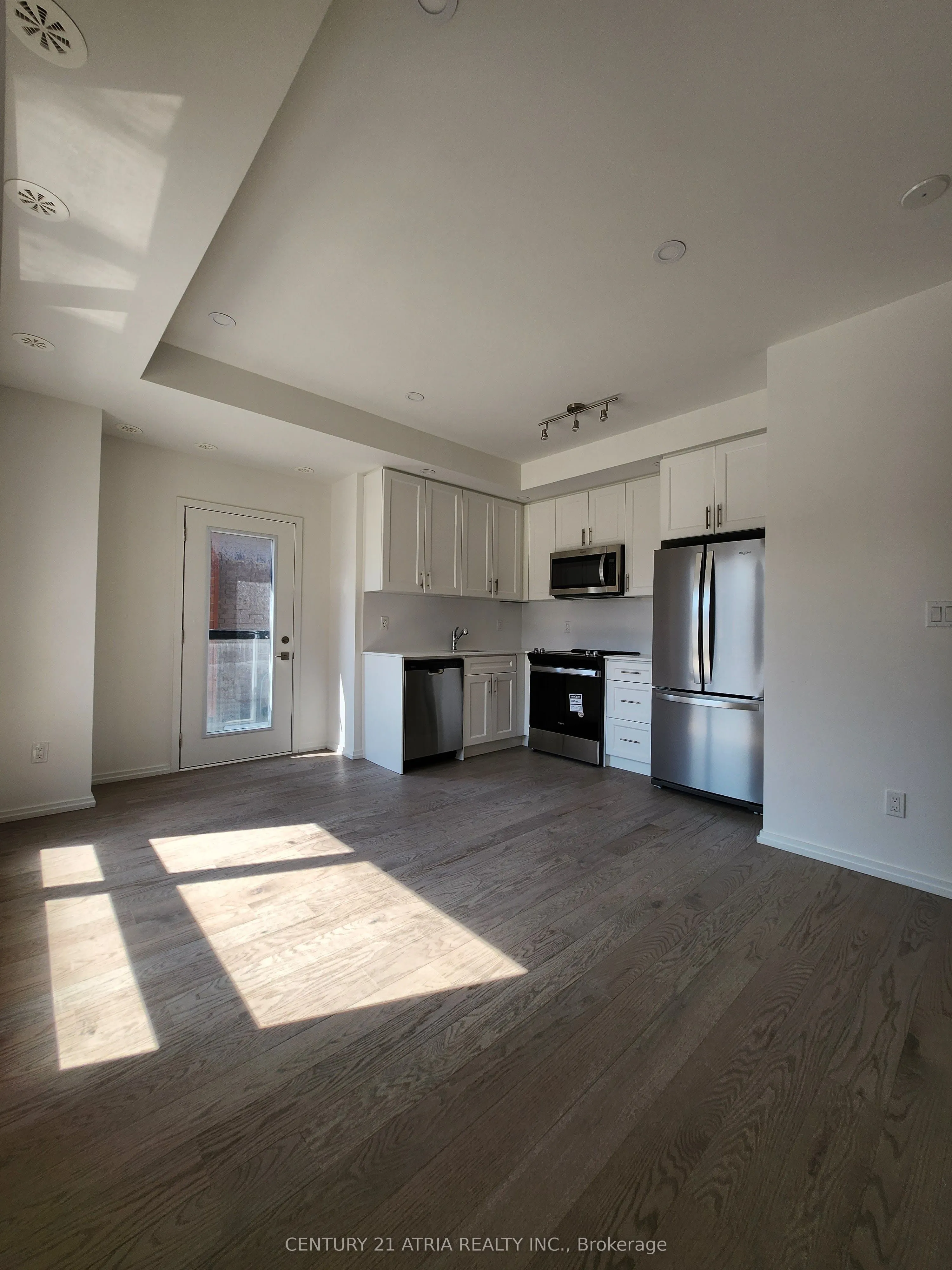 16 LYTHAM GREEN Circle, #27