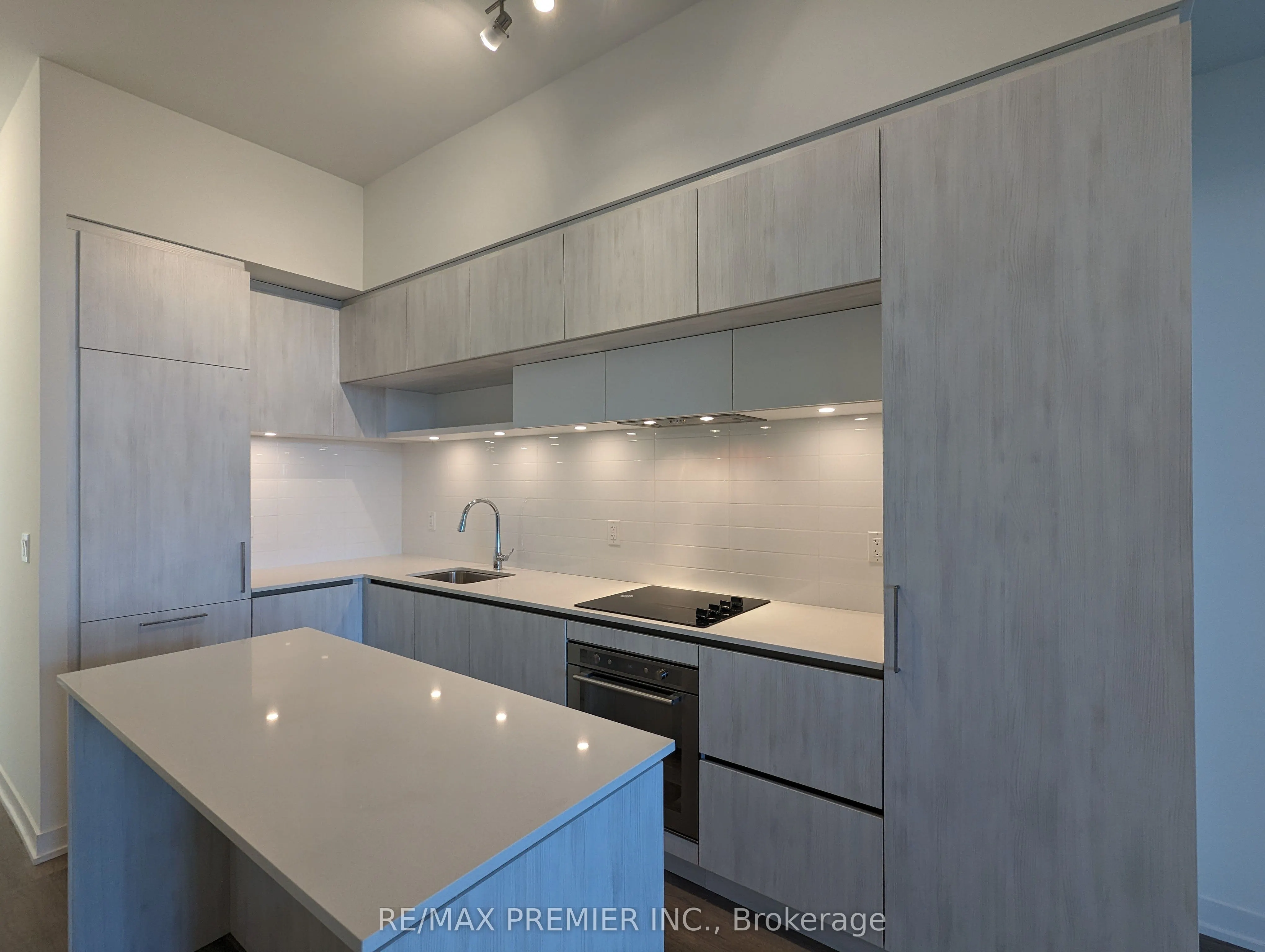 11 Steckley House Lane, #408