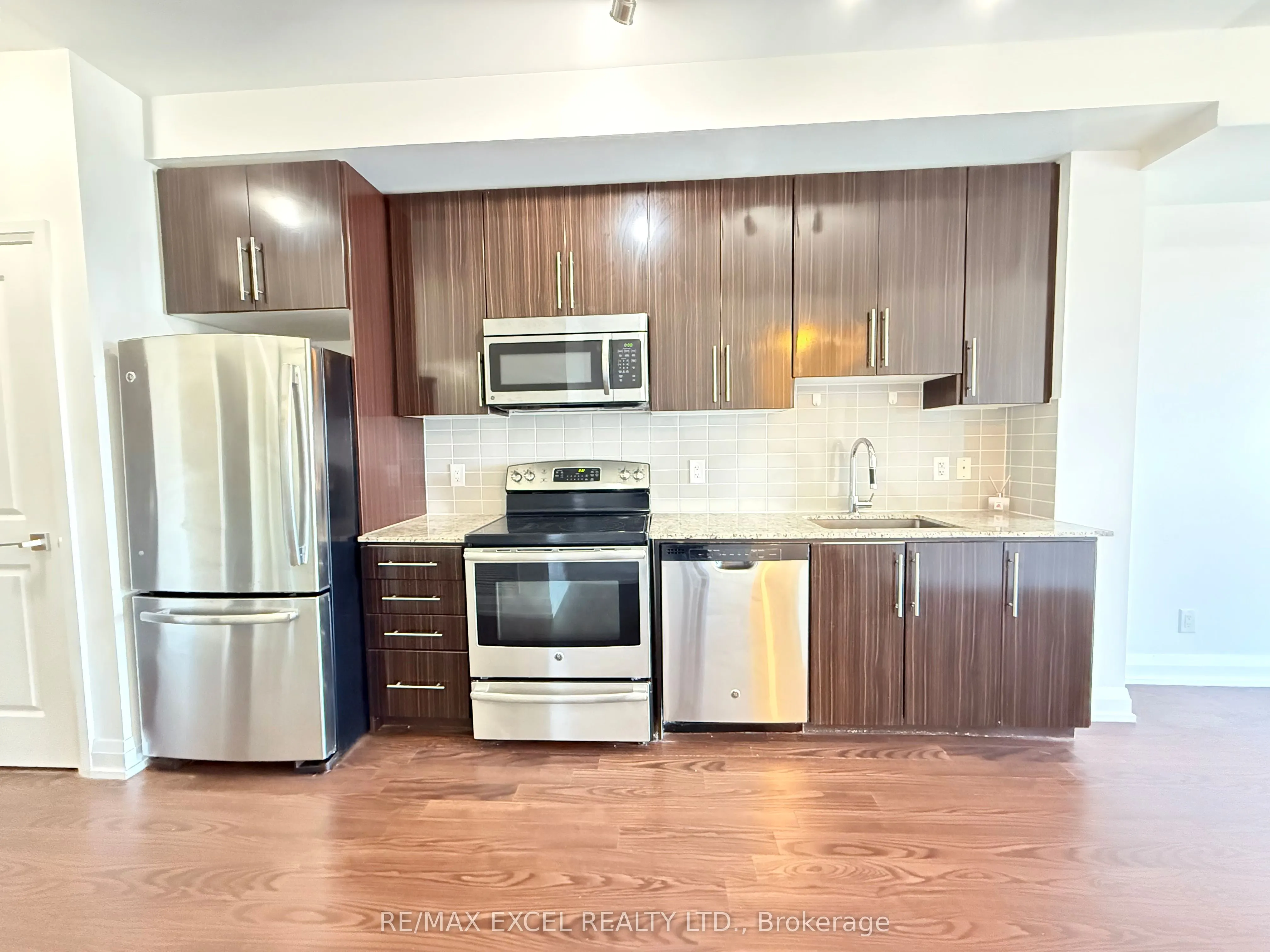 7171 Yonge Street, #1605