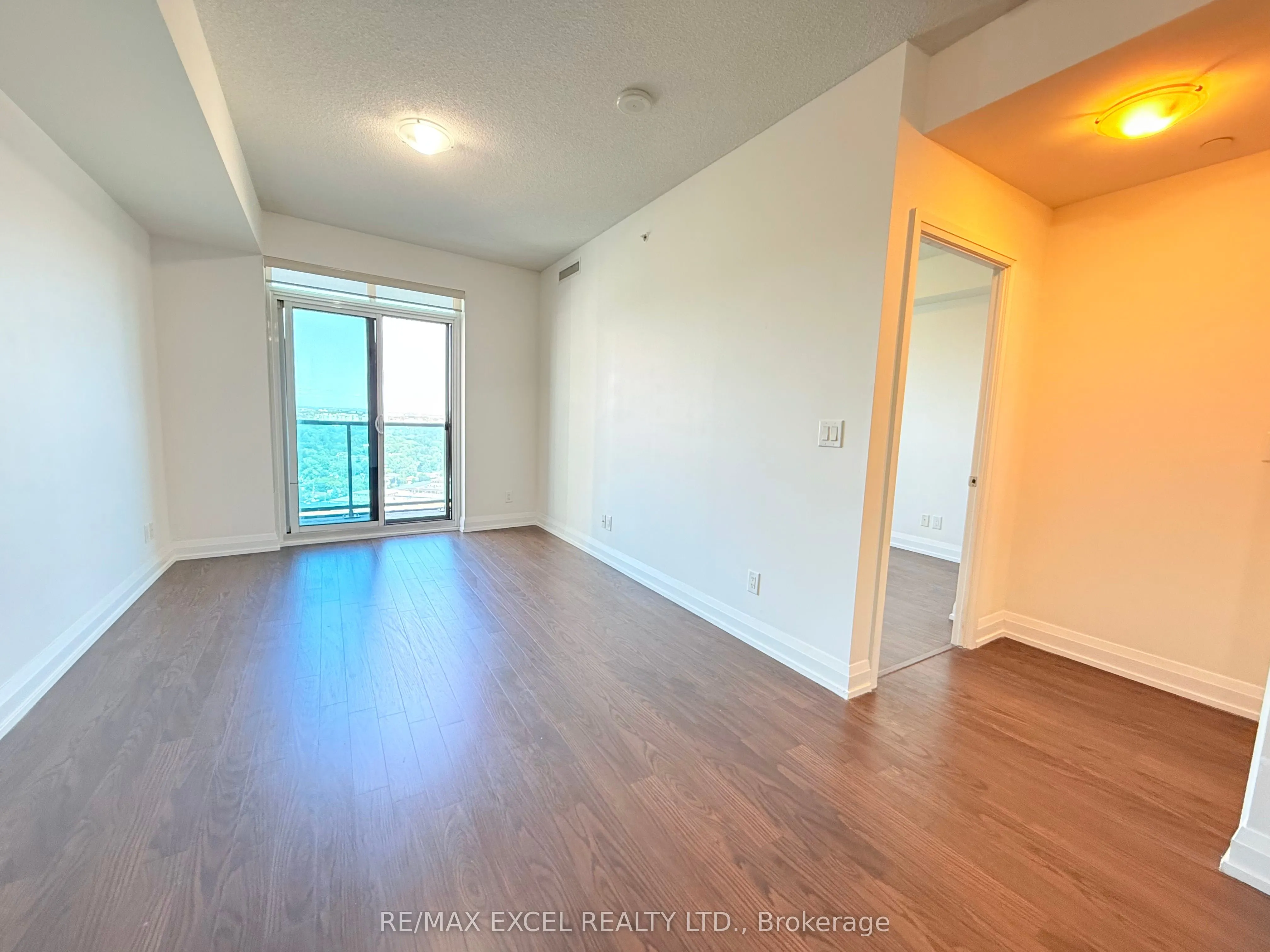 7171 Yonge Street, #1605