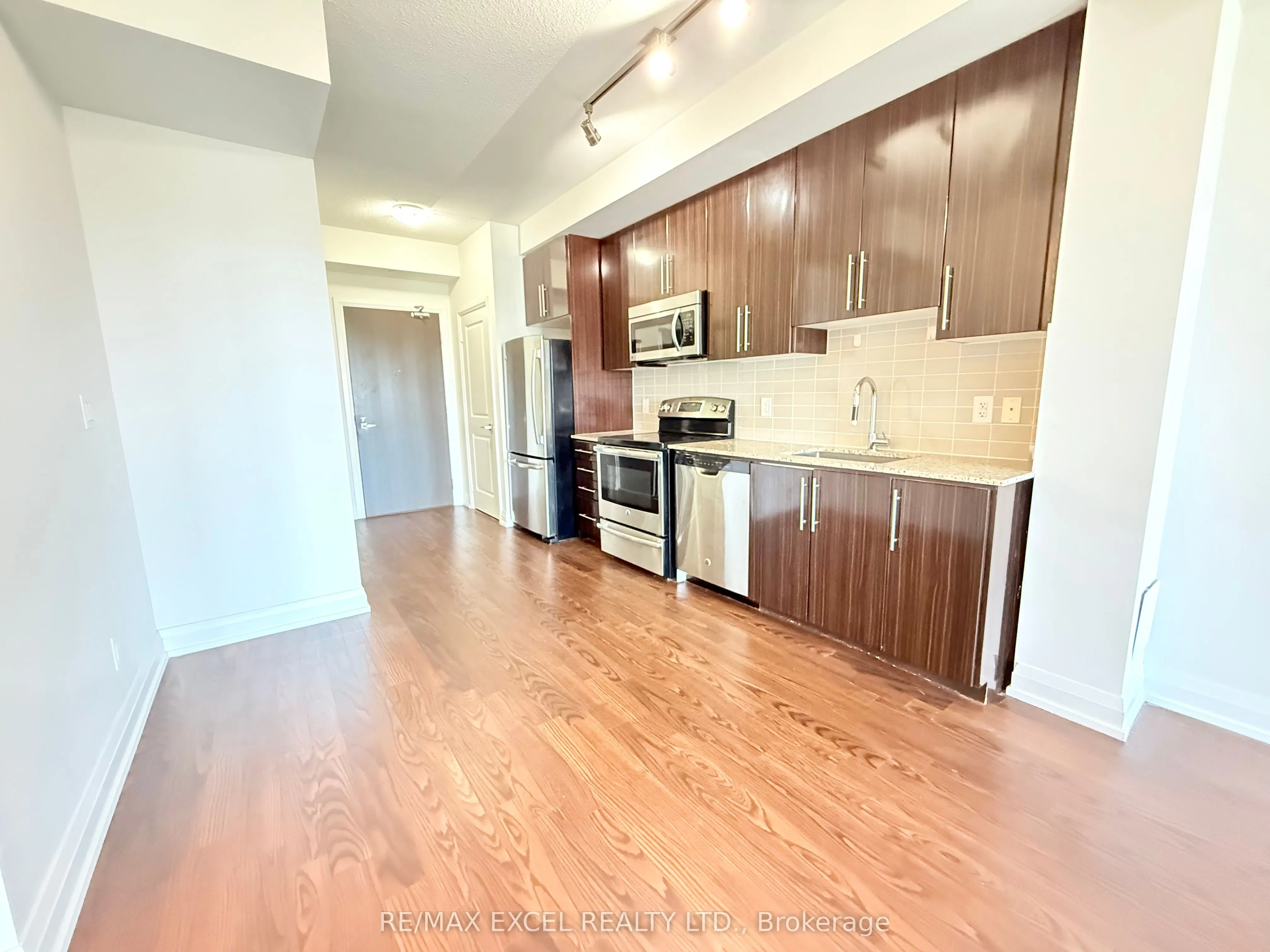 7171 Yonge Street, #1605