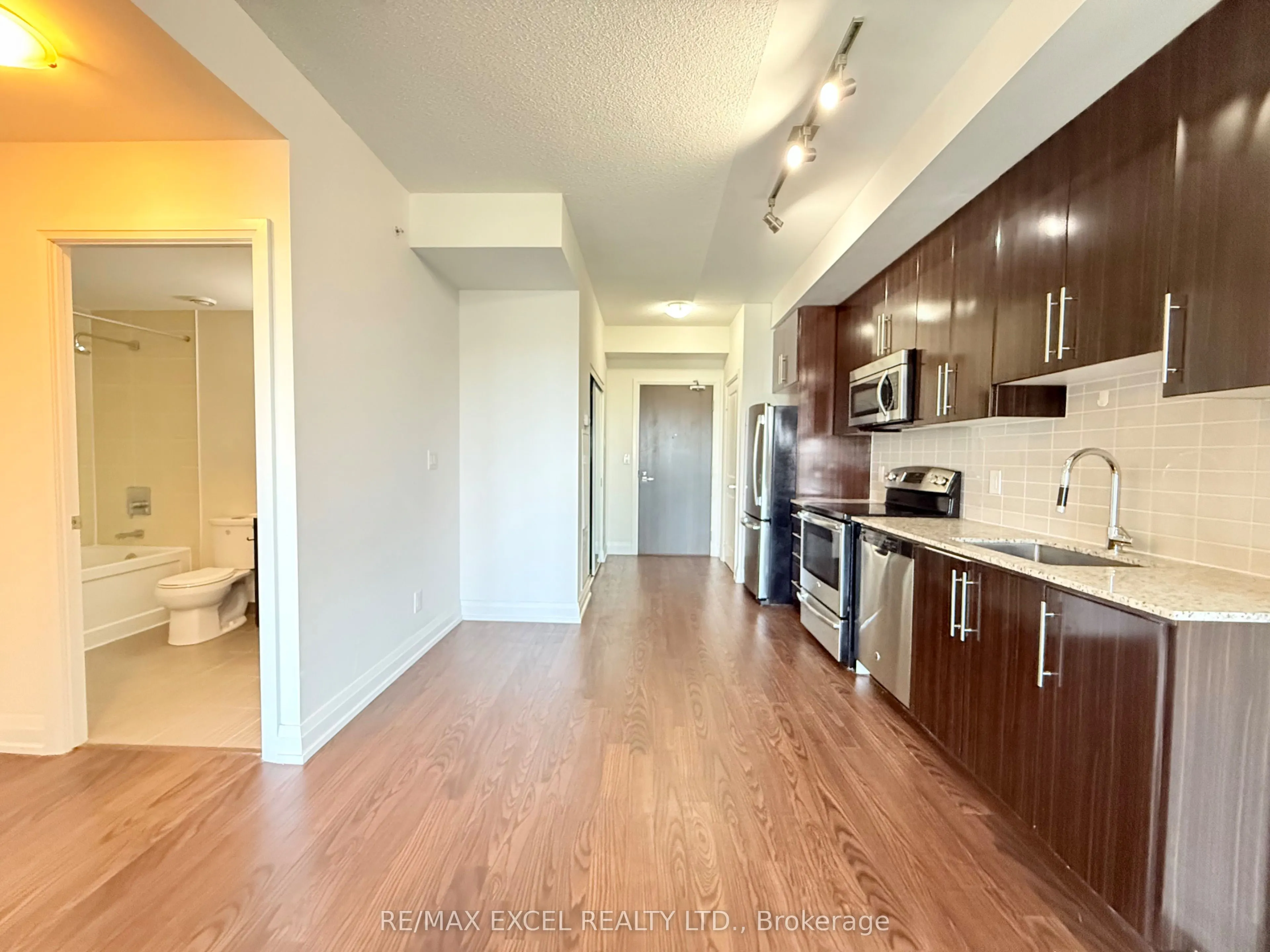 7171 Yonge Street, #1605